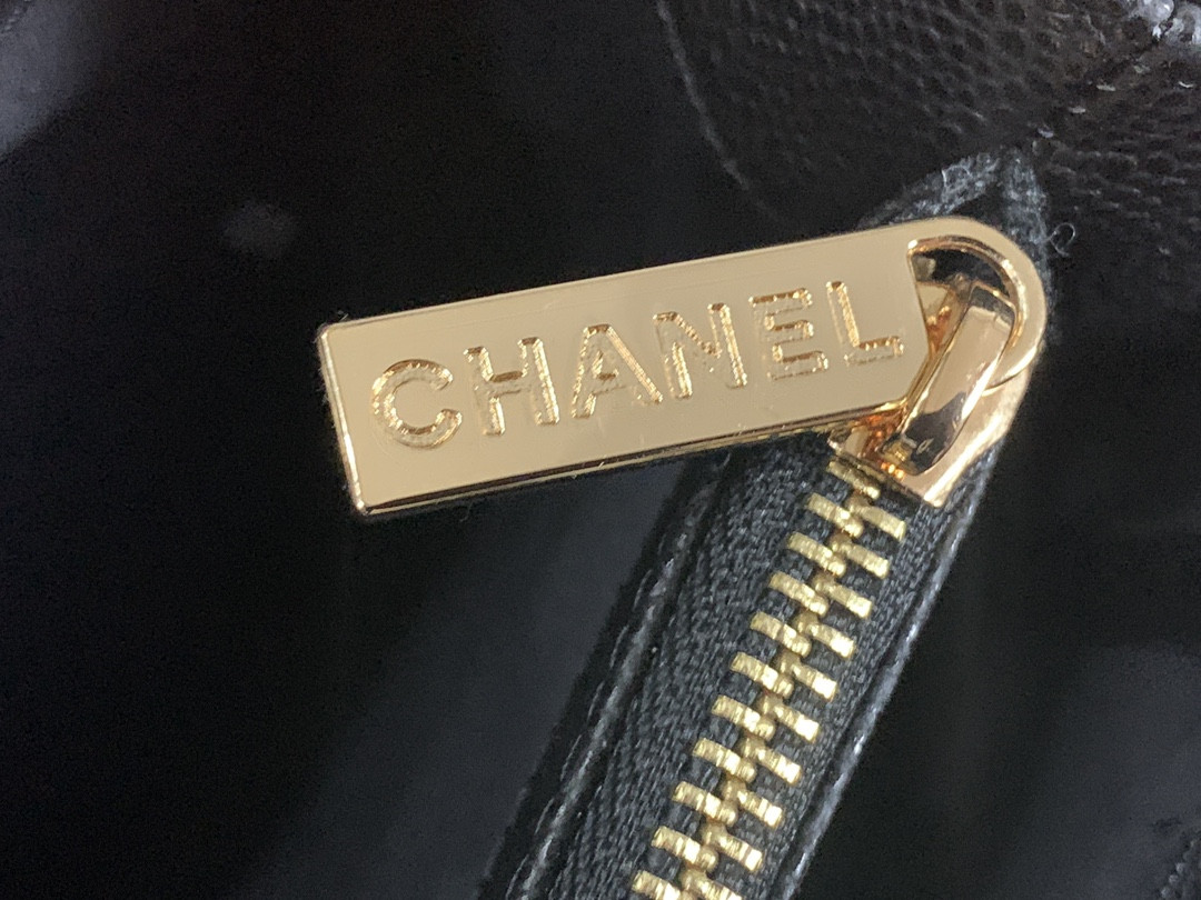Ch**el GST CAVIAR LEATHER HARDWARE 24X33X13CM