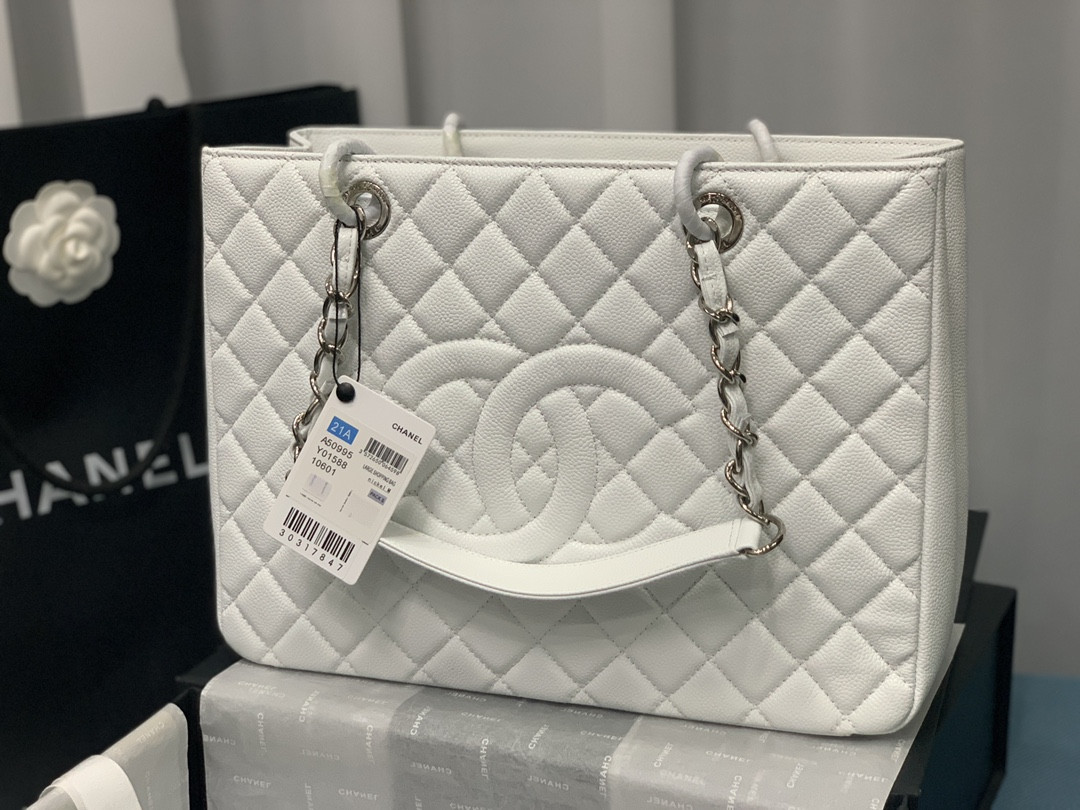 Ch**el GST CAVIAR LEATHER HARDWARE 24X33X13CM