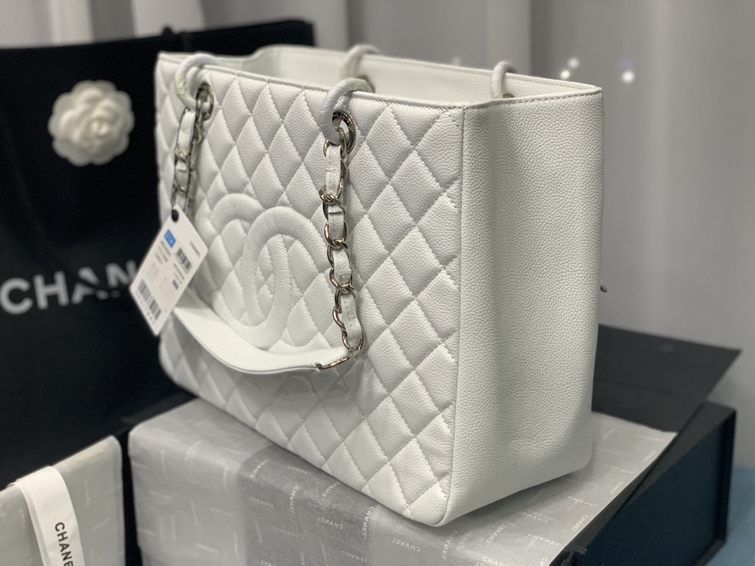 Ch**el GST CAVIAR LEATHER HARDWARE 24X33X13CM