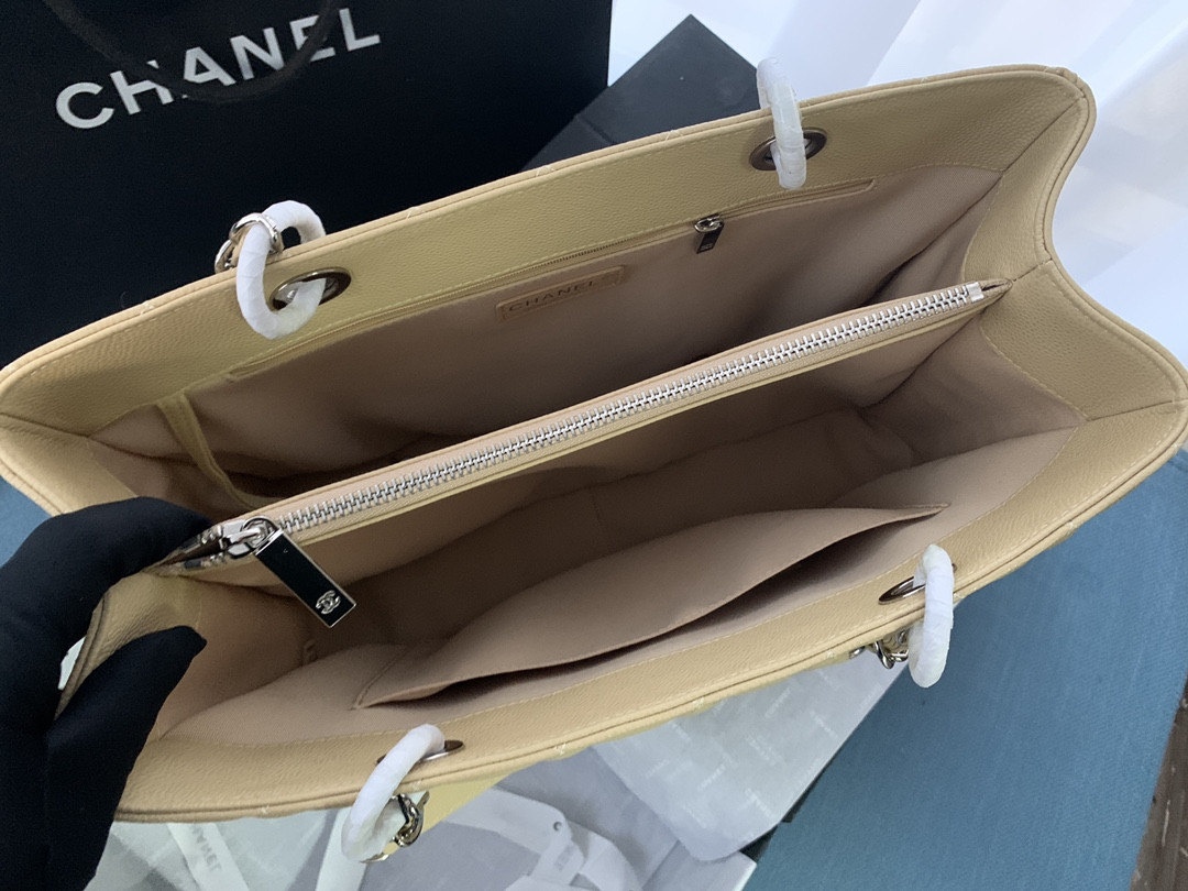 Ch**el GST CAVIAR LEATHER HARDWARE 24X33X13CM