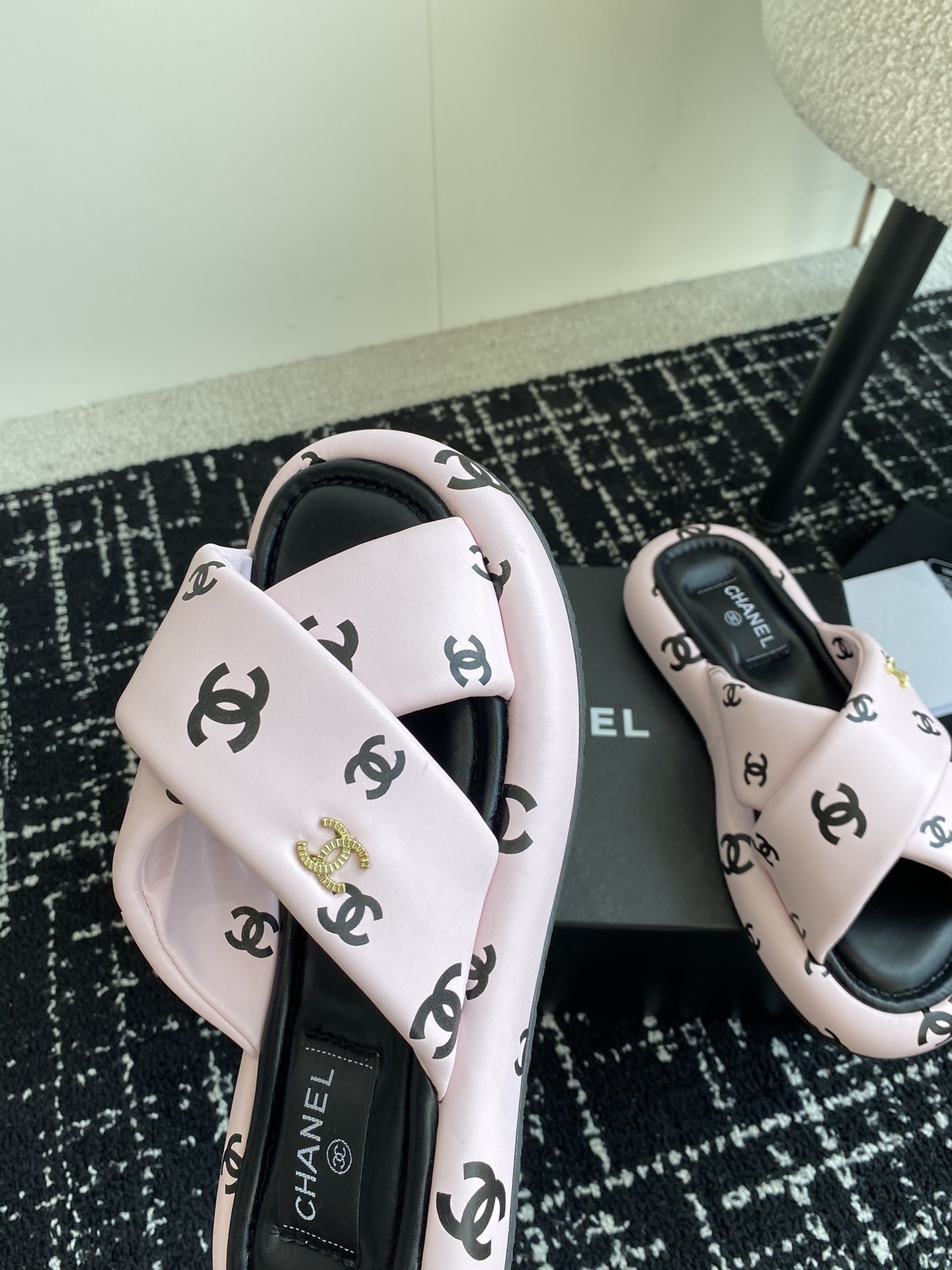 UA Ch**el SLIPPERS