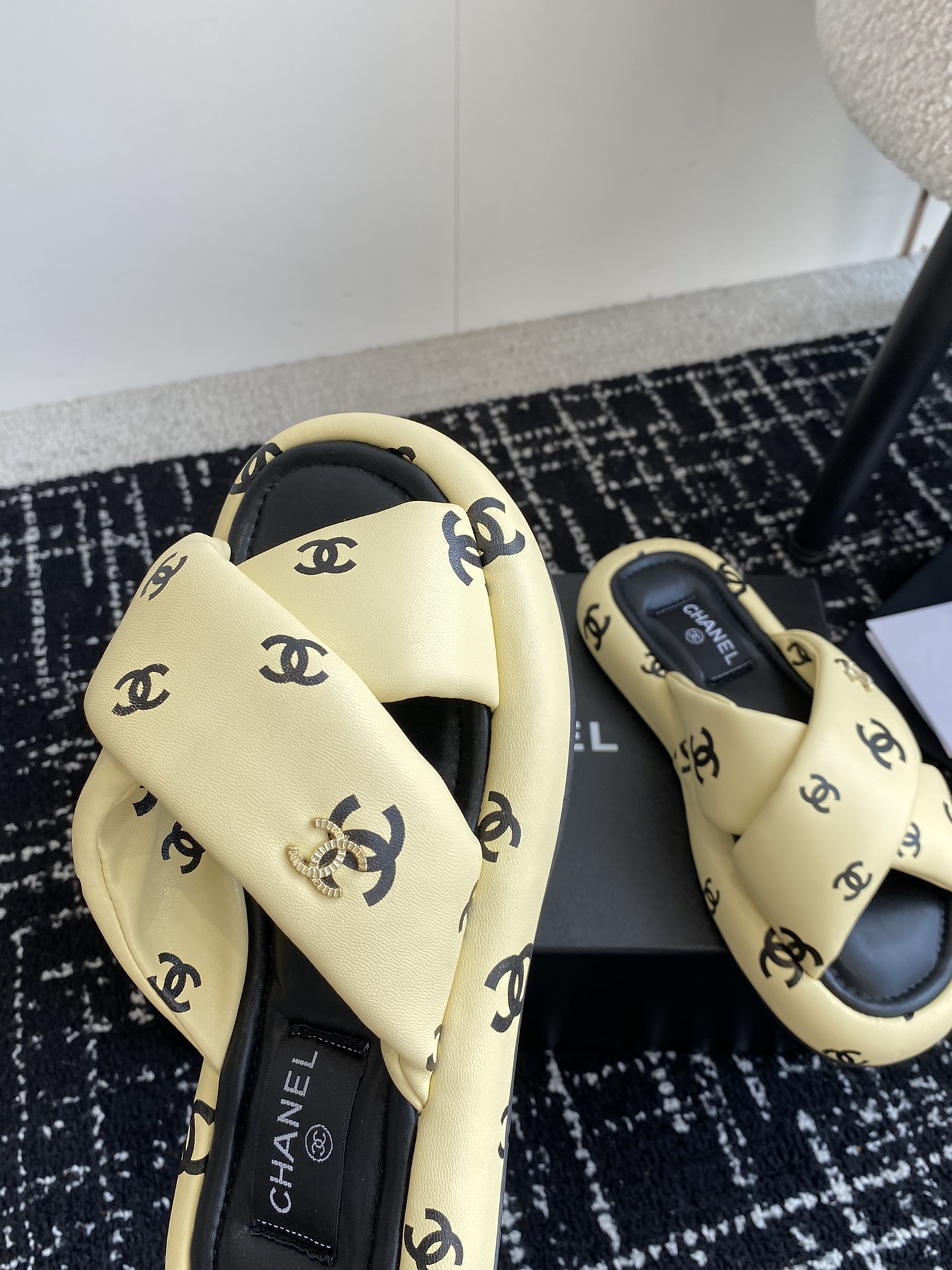 UA Ch**el SLIPPERS