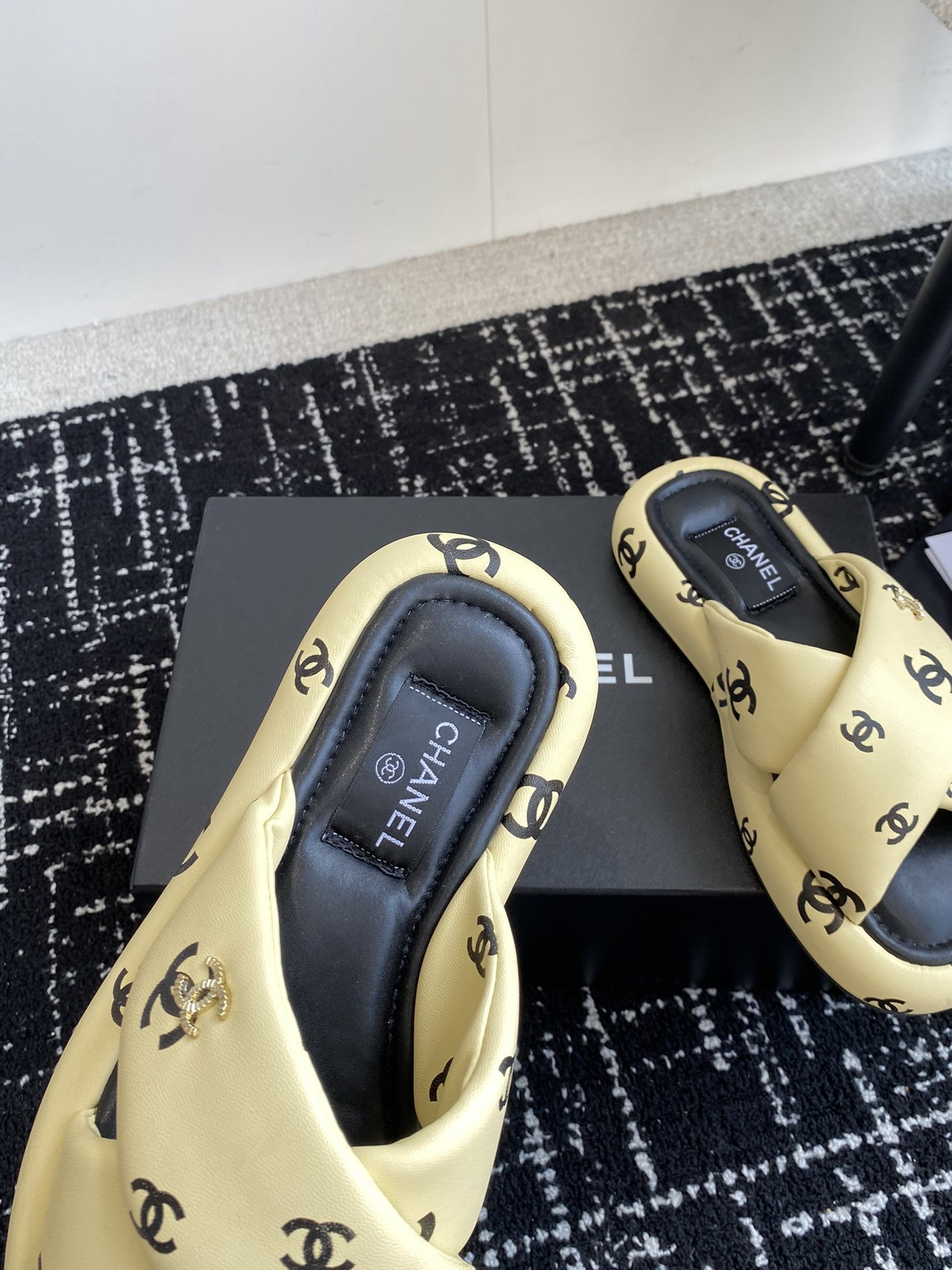 UA Ch**el SLIPPERS