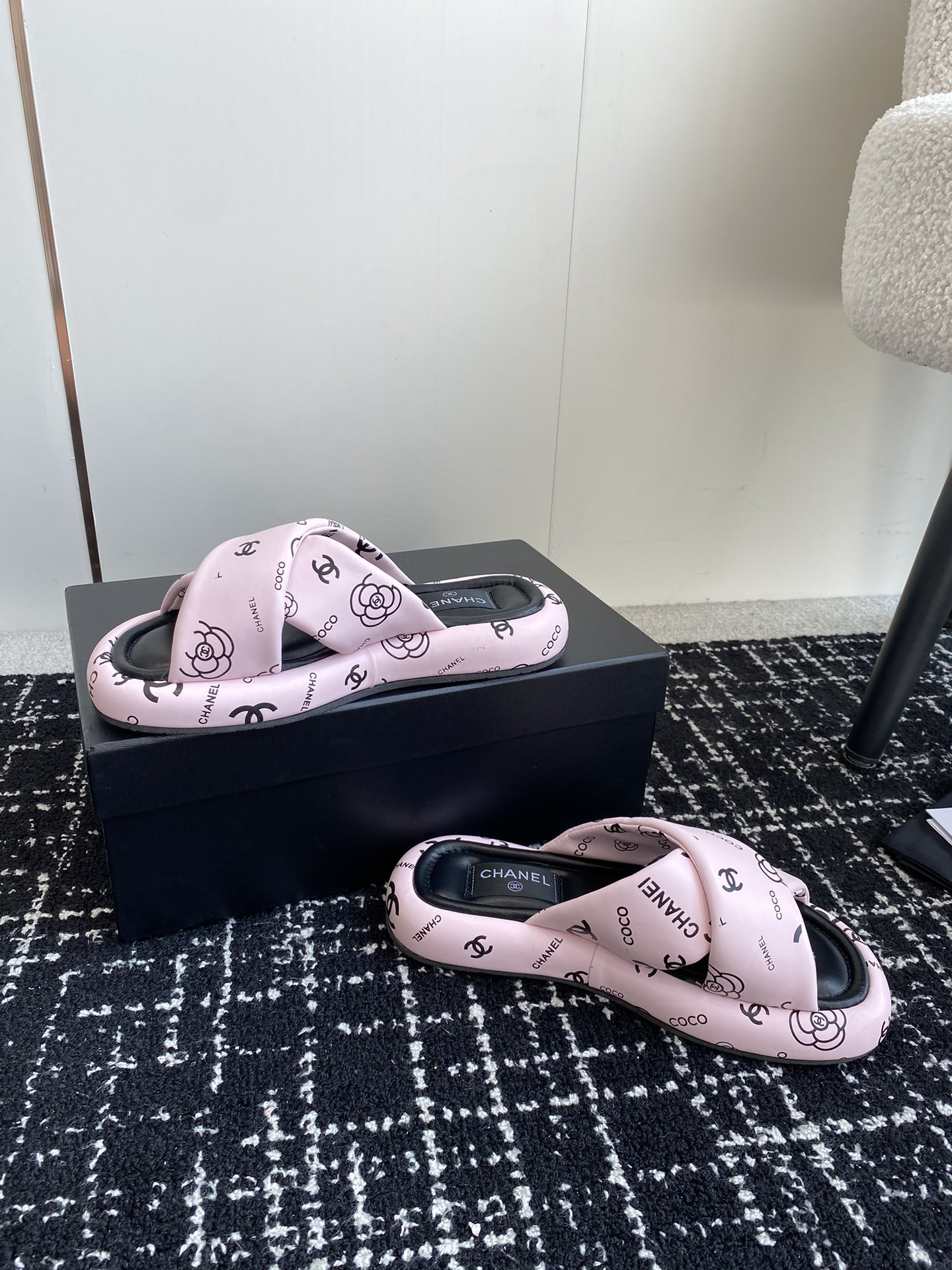 UA Ch**el SLIPPERS