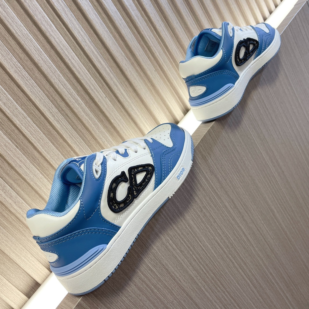 UA D10r B57 Low-Top Sneaker Light Blue and White