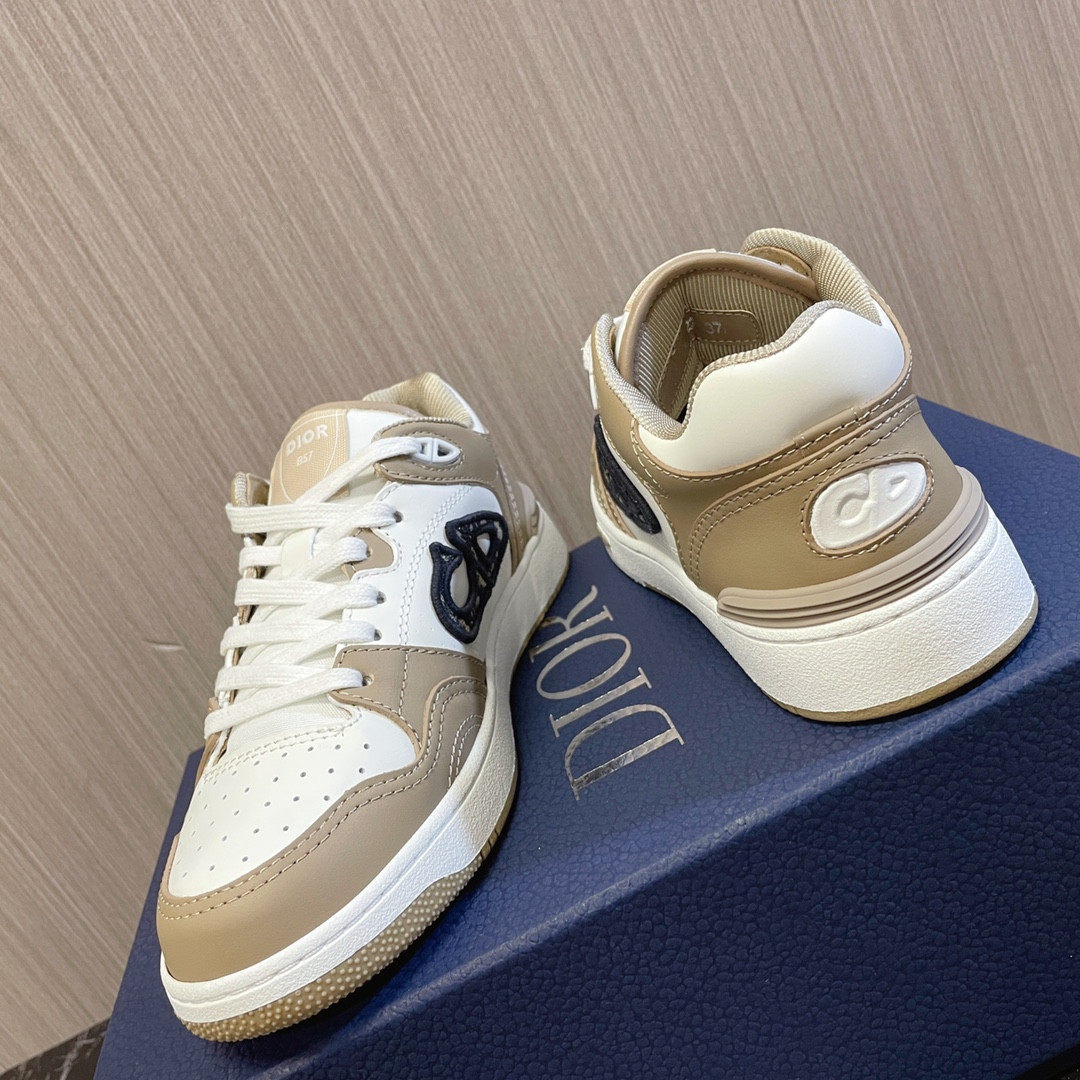 UA D10r B57 Low-Top Sneaker Beige and White