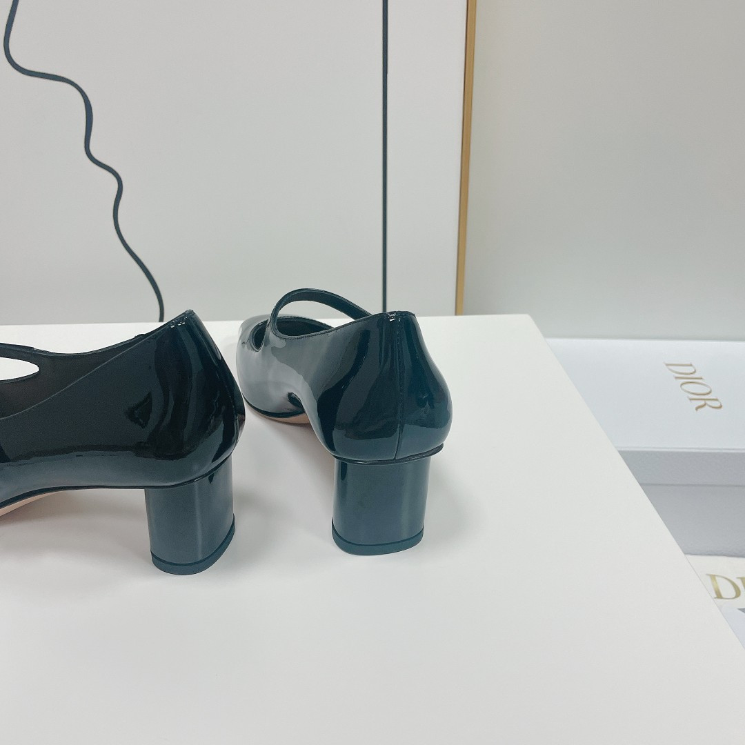UA Jolie D10r Pump