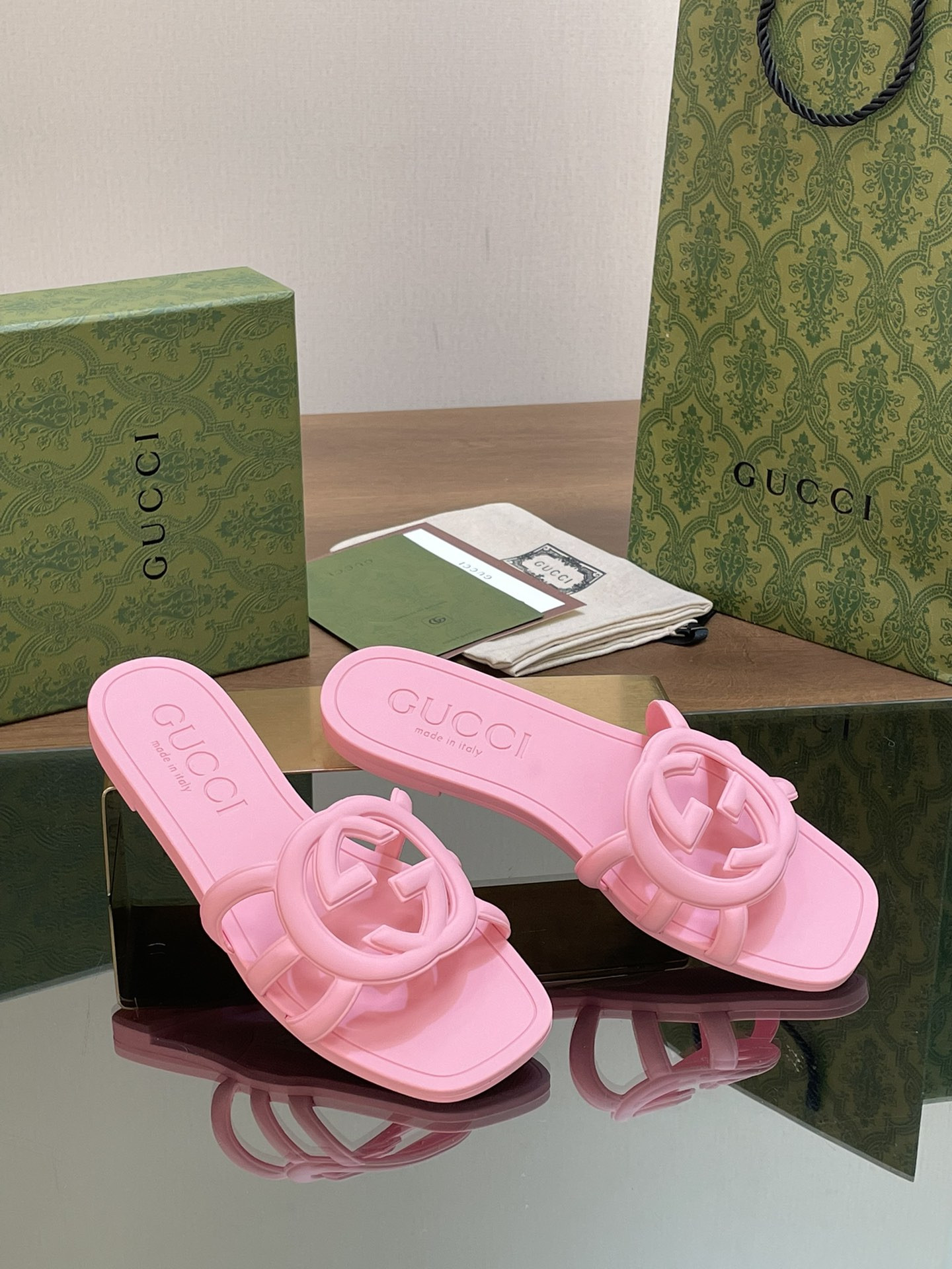UA Gvc*1 INTERLOCKING G SLIDE SANDAL Pink