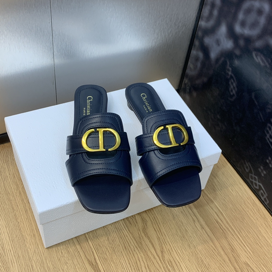 UA D10r 30 Montaigne Slide