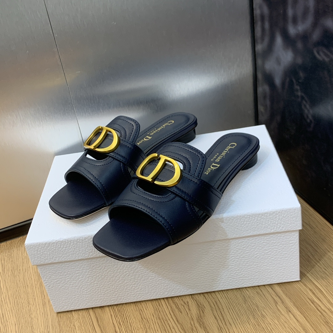 UA D10r 30 Montaigne Slide