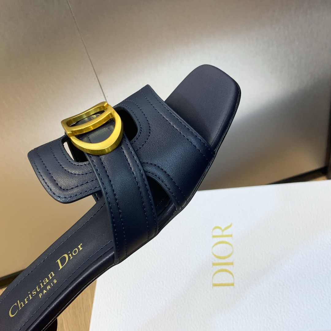 UA D10r 30 Montaigne Slide