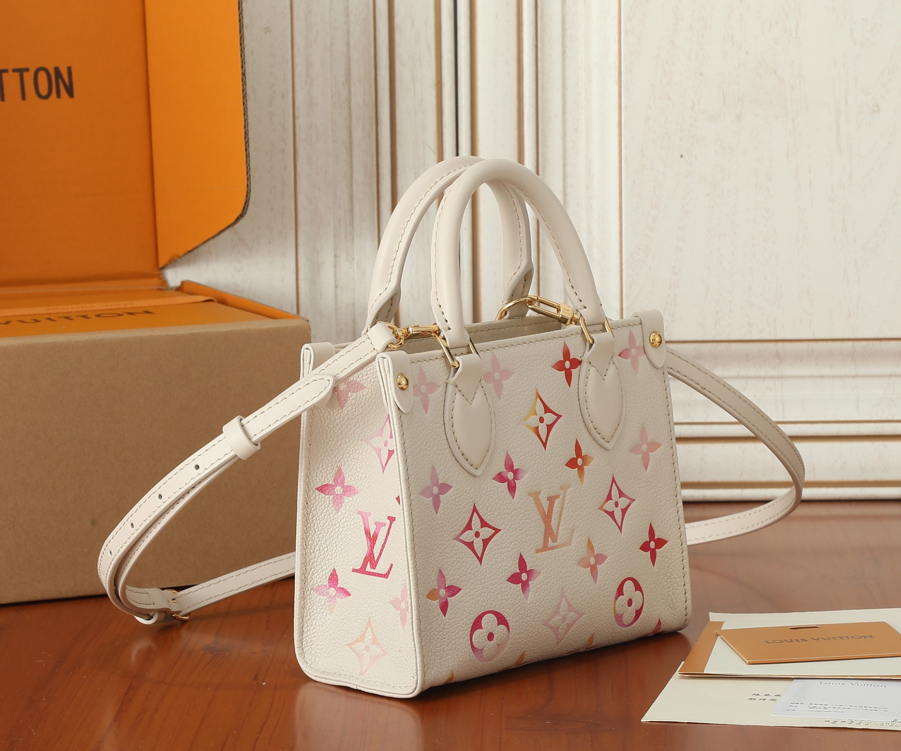 LV OnTheGo BB M47115  7.1 x 5.9 x 3.3 in