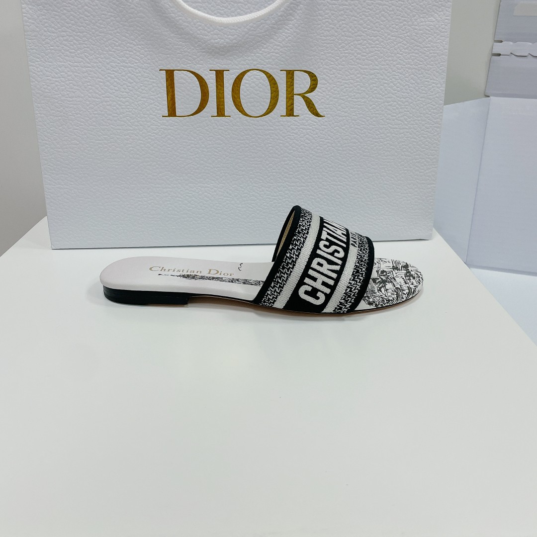 UA D10r Dway Slide