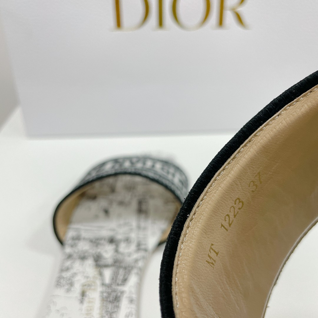 UA D10r Dway Slide
