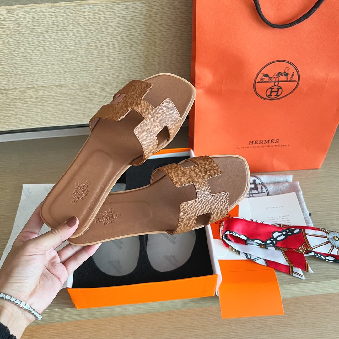 UA H**me5 Oran sandal