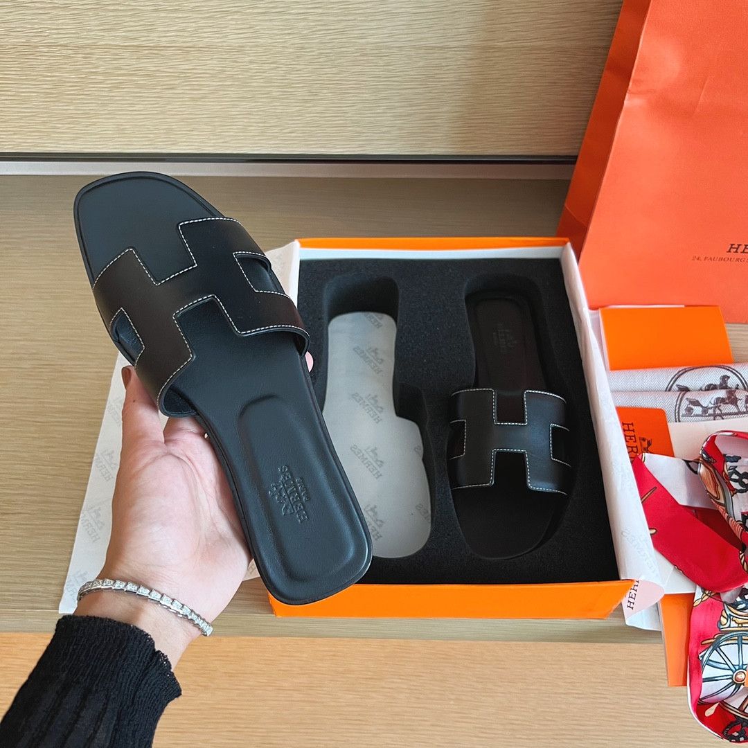 UA H**me5 Oran sandal