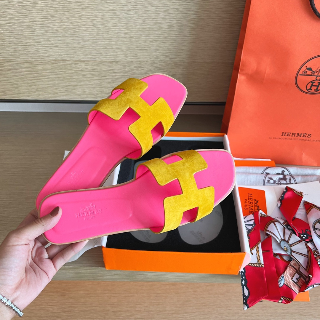 UA H**me5 Oran sandal