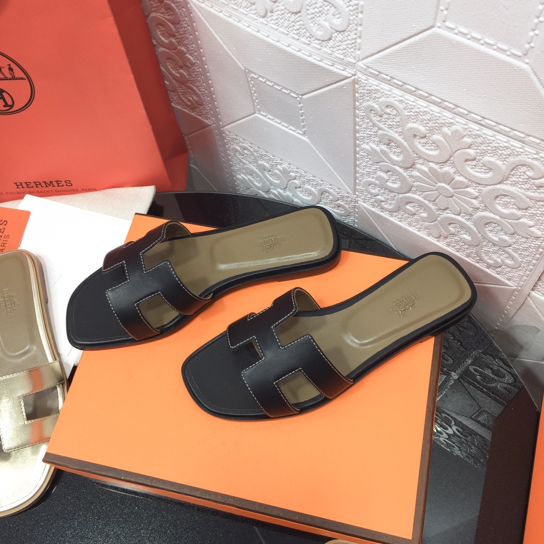 UA H**me5 Oran sandal