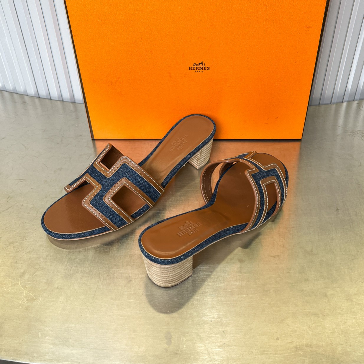 UA H**me5 Oasis sandal