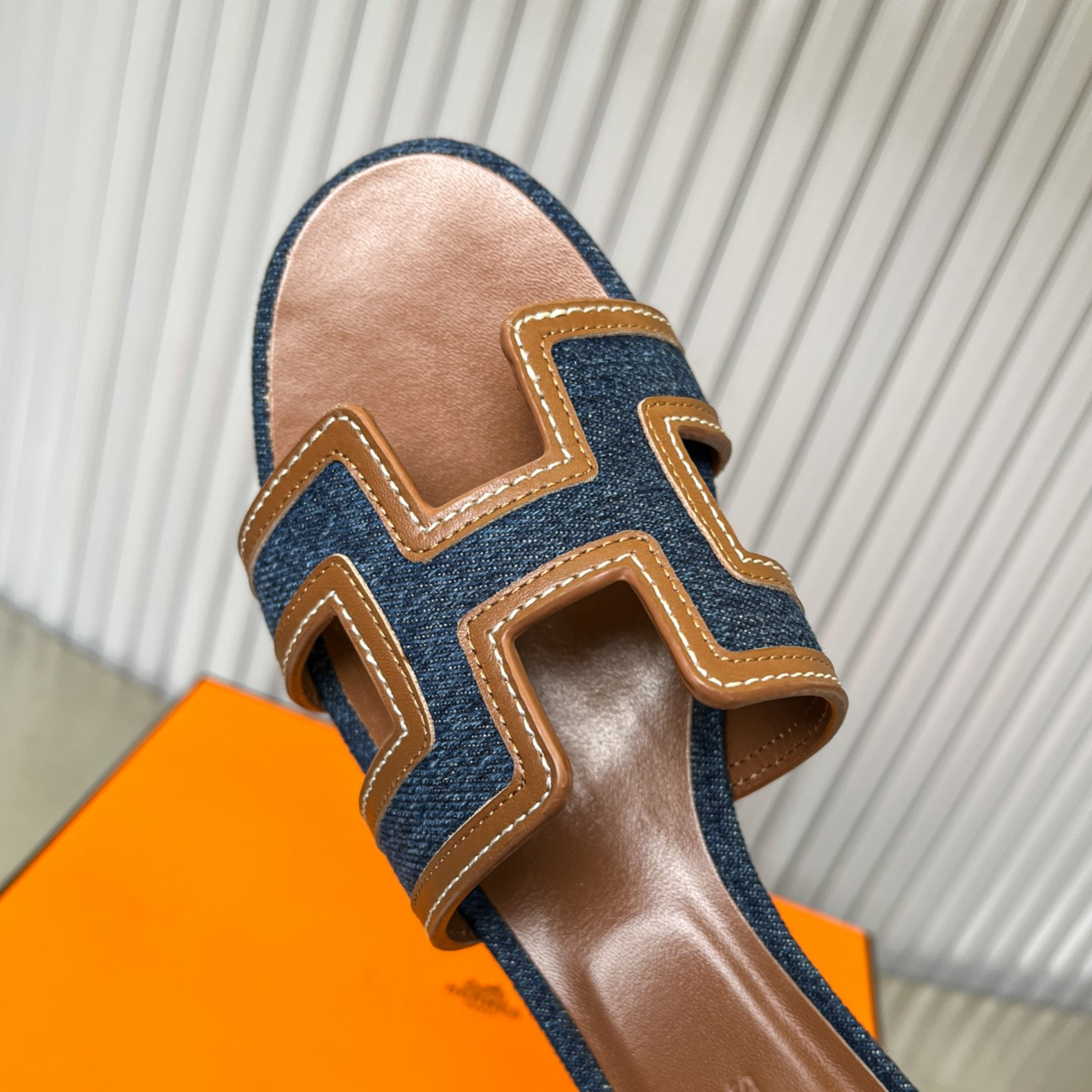 UA H**me5 Oasis sandal