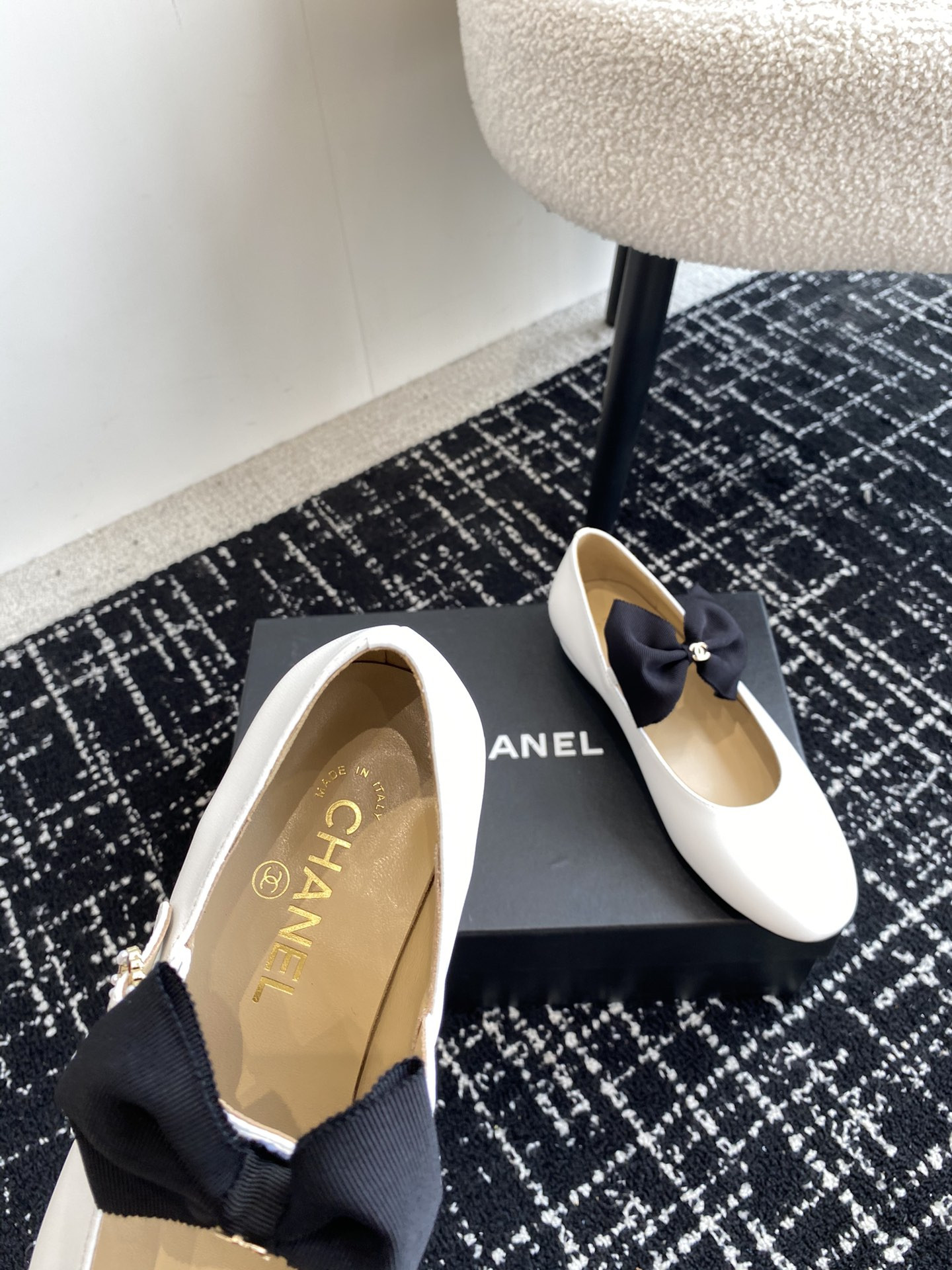 UA Ch**el MARY JANES FLAT