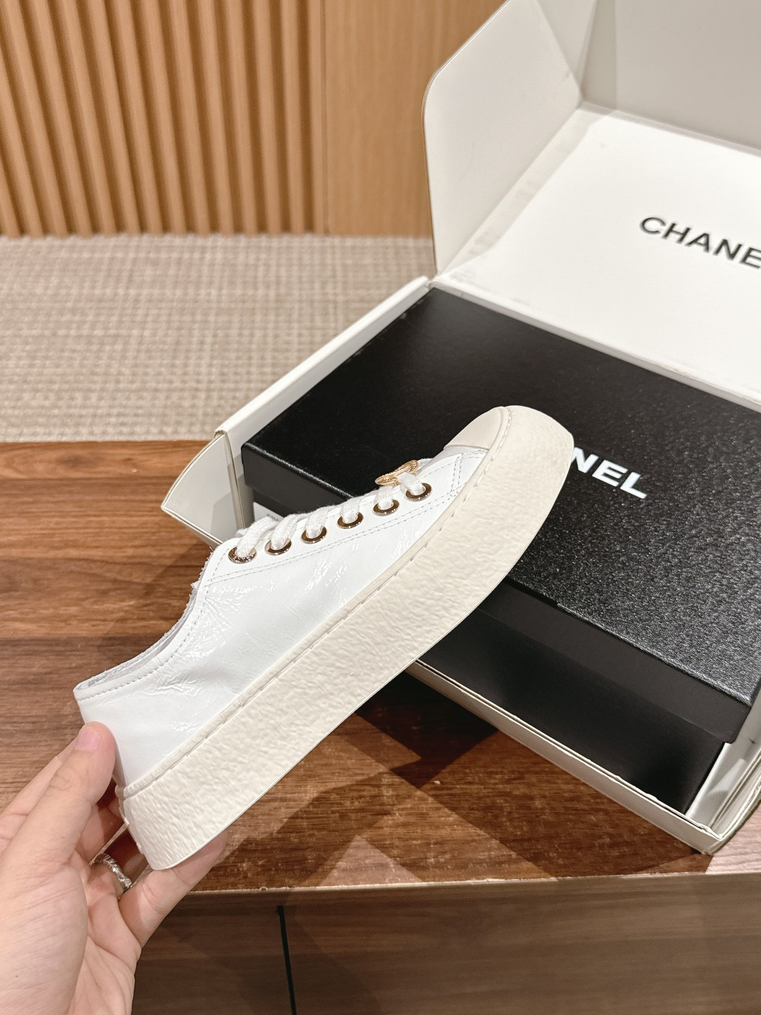 UA Ch**el SNEAKER