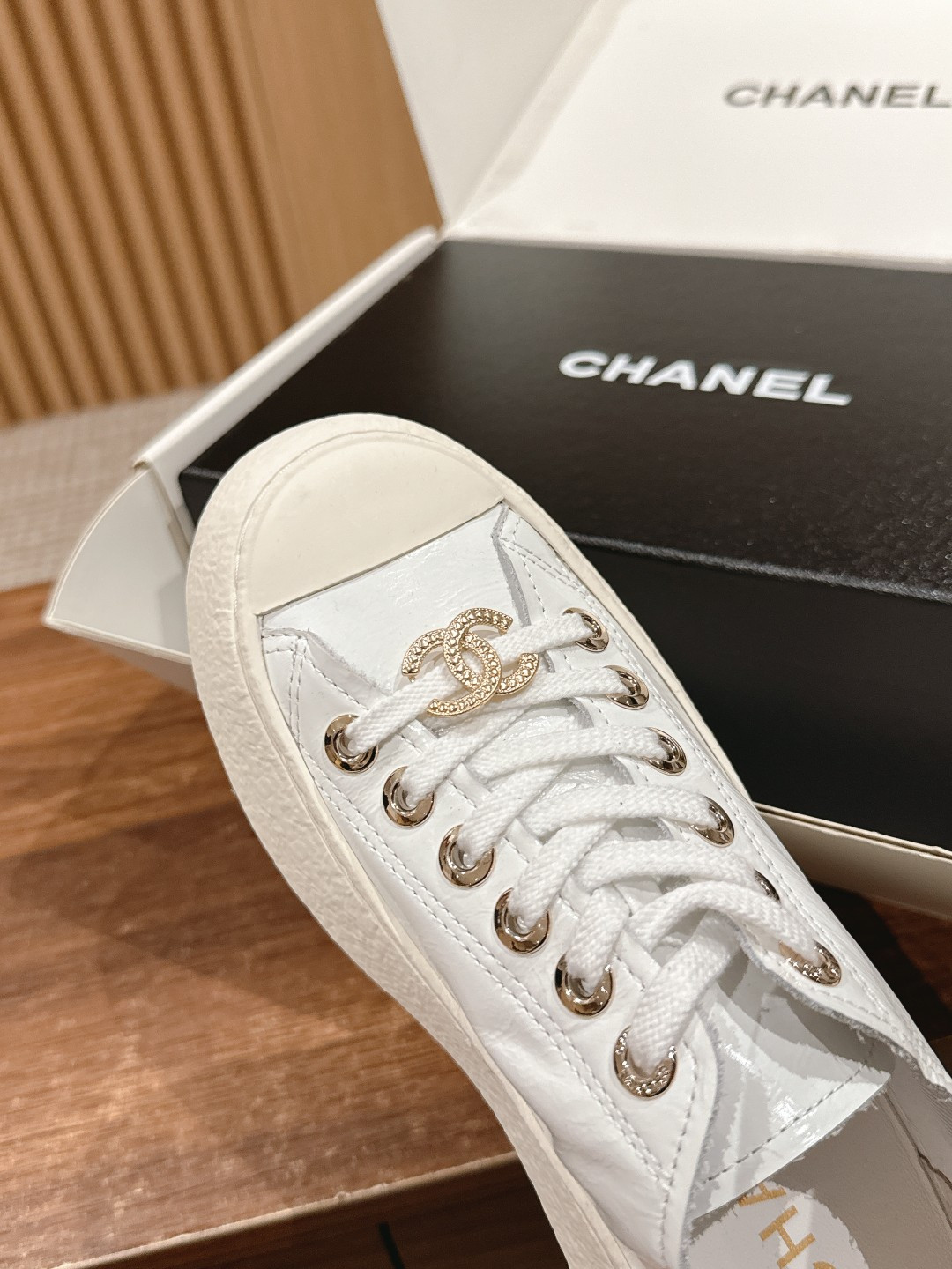 UA Ch**el SNEAKER