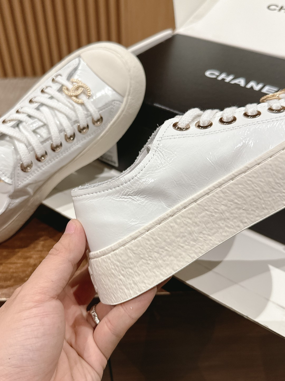 UA Ch**el SNEAKER