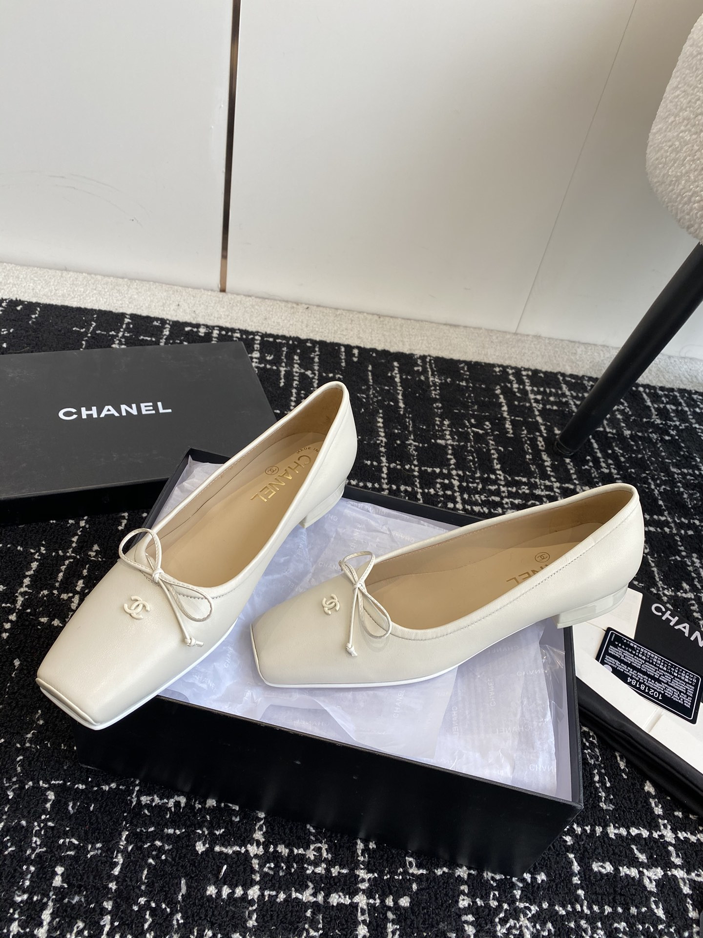 UA Ch**el VINTAGE BALLET FLATS