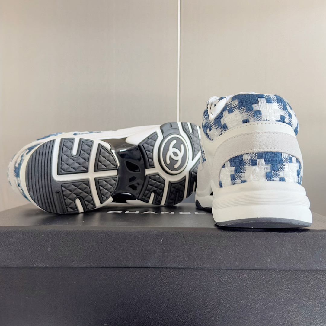 UA Ch**el SNEAKER