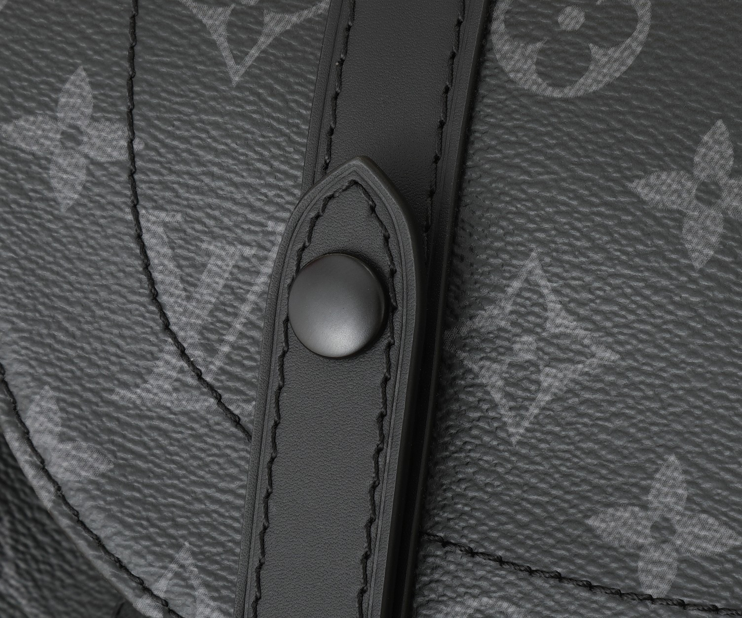 LV Christopher MM M43736 15 x 17.3 x 4.9 inches