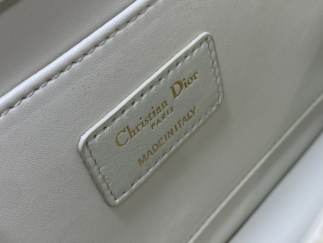 D10r Medium D10r Ange Bag Latte Macrocannage Calfskin 26 x 17 x 9 cm