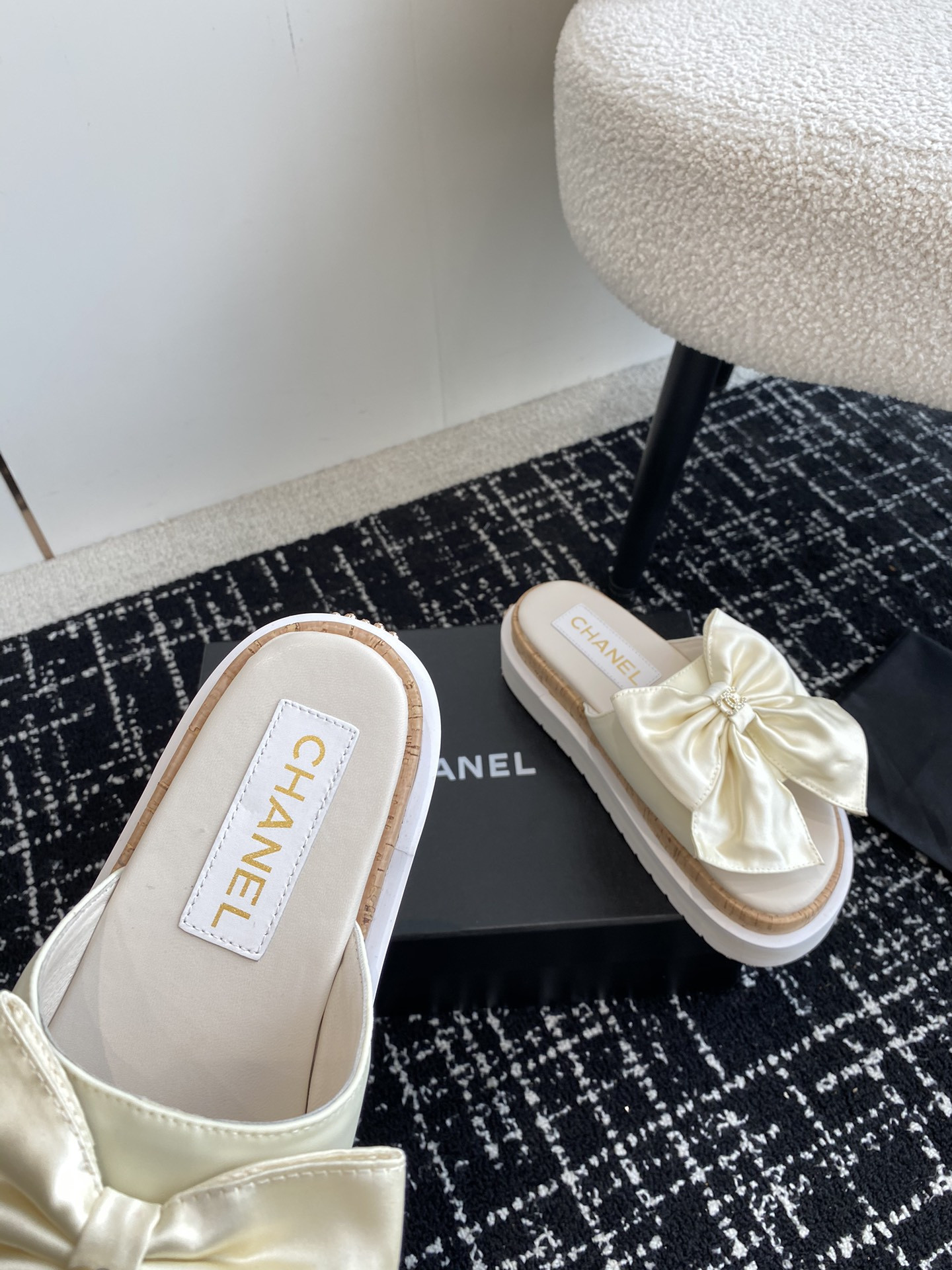 UA Ch**el PLATFORM SLIDES