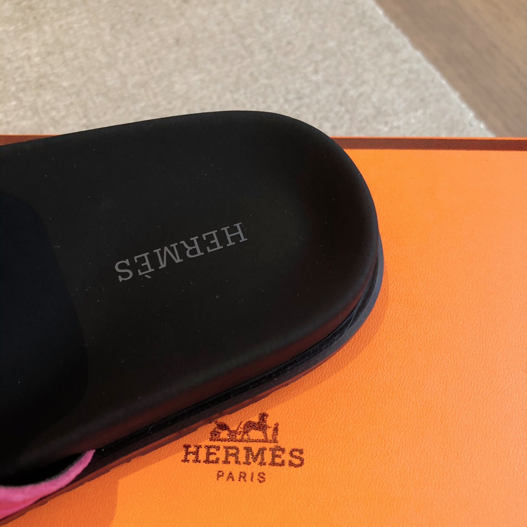 UA H**me5 Empire Sandal