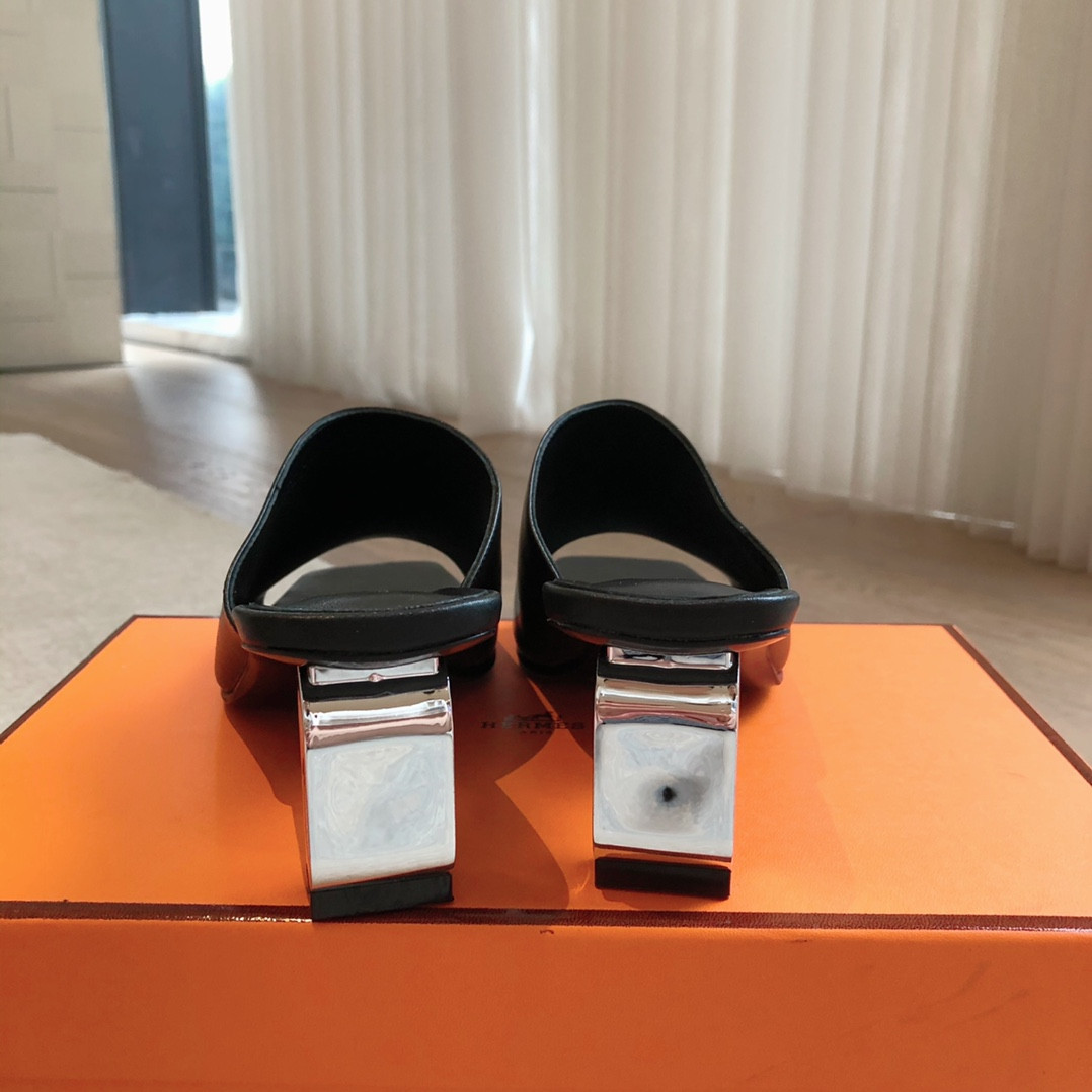 UA H**me5 Iconique 60 sandal