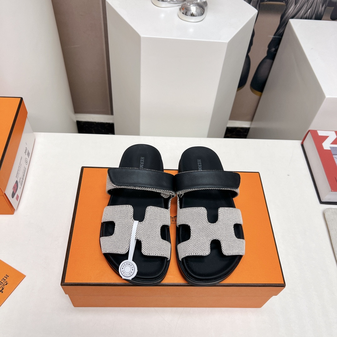 UA H**me5 Chypre sandal