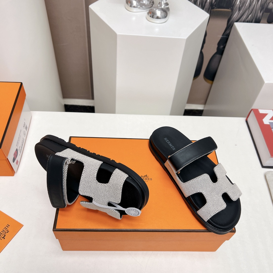 UA H**me5 Chypre sandal