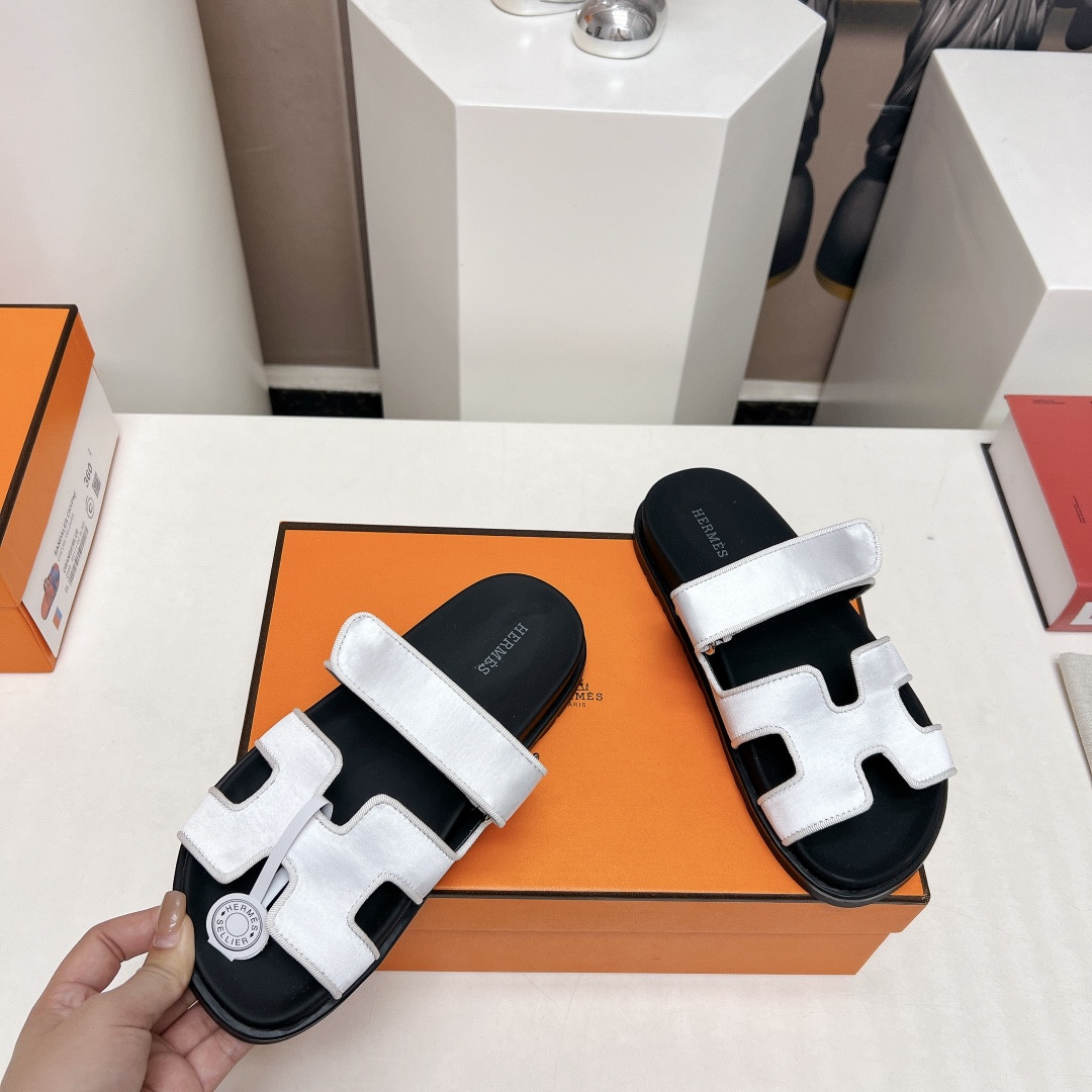 UA H**me5 Chypre sandal