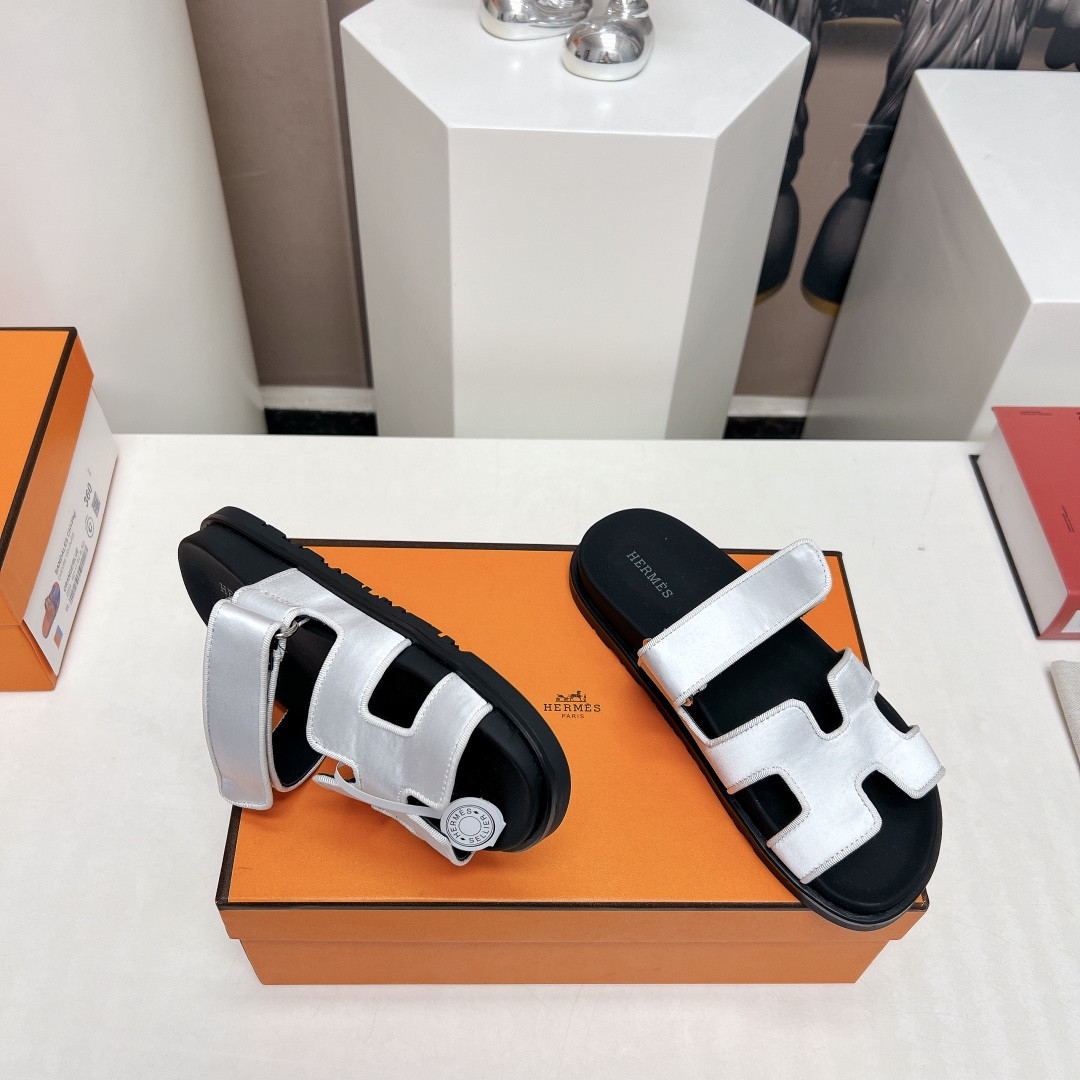 UA H**me5 Chypre sandal