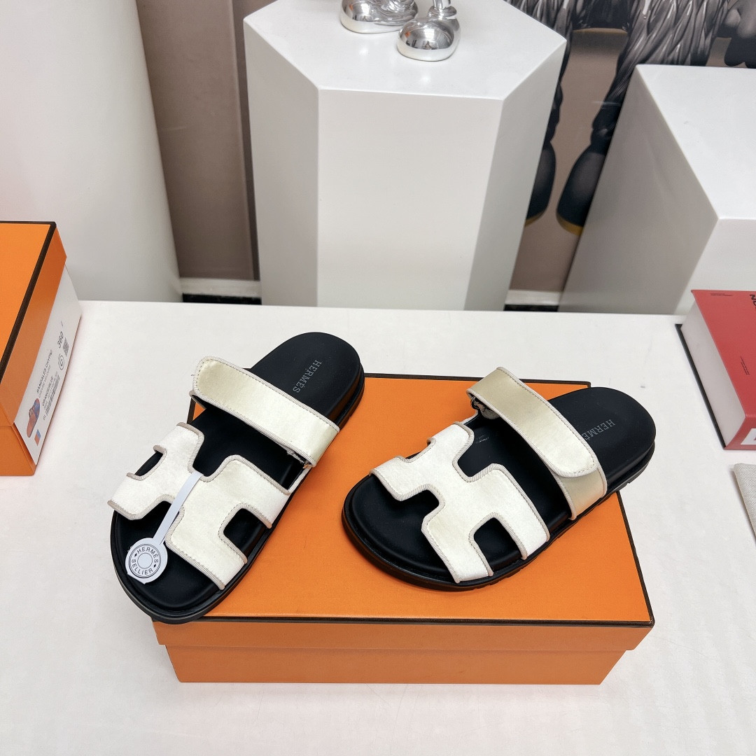 UA H**me5 Chypre sandal