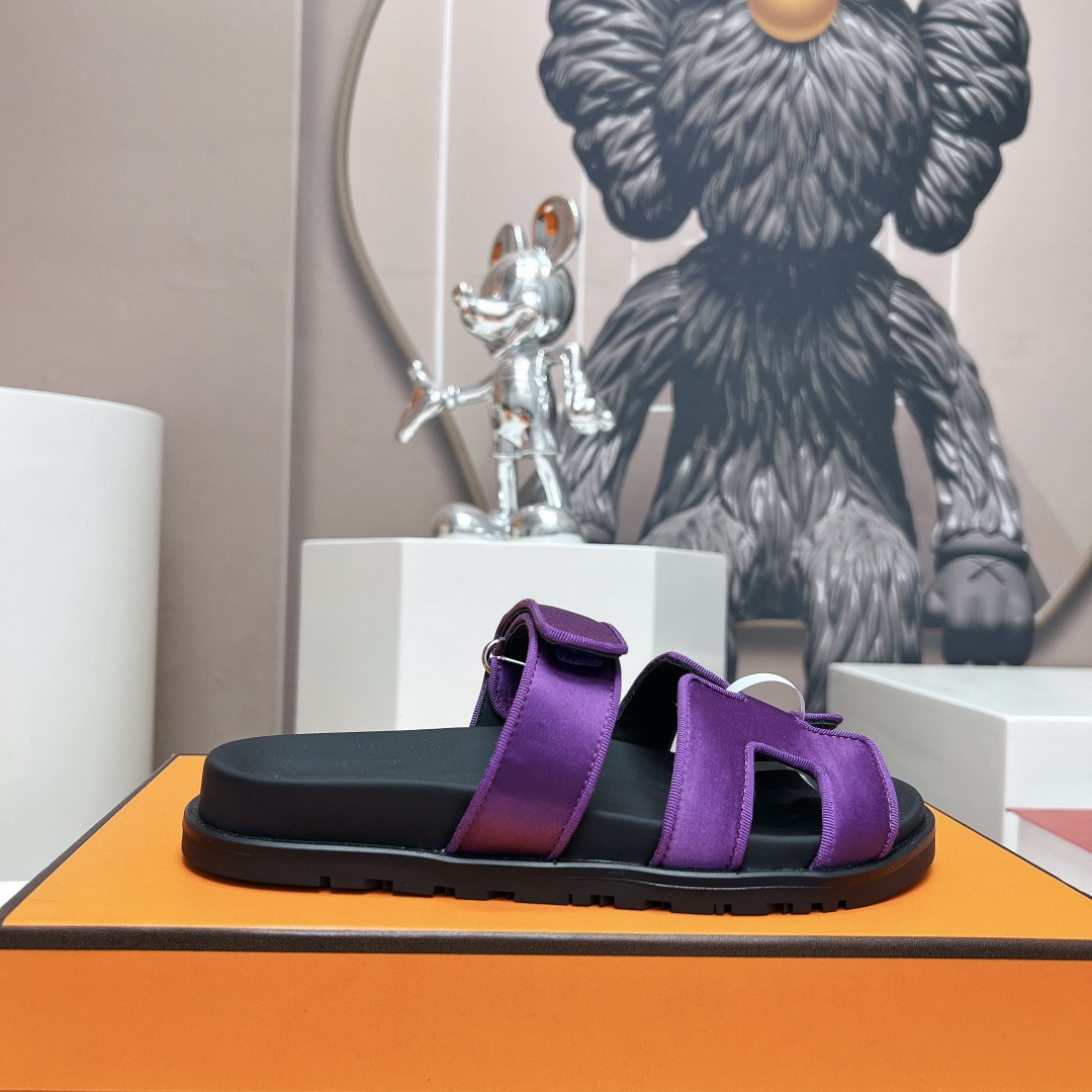 UA H**me5 Chypre sandal