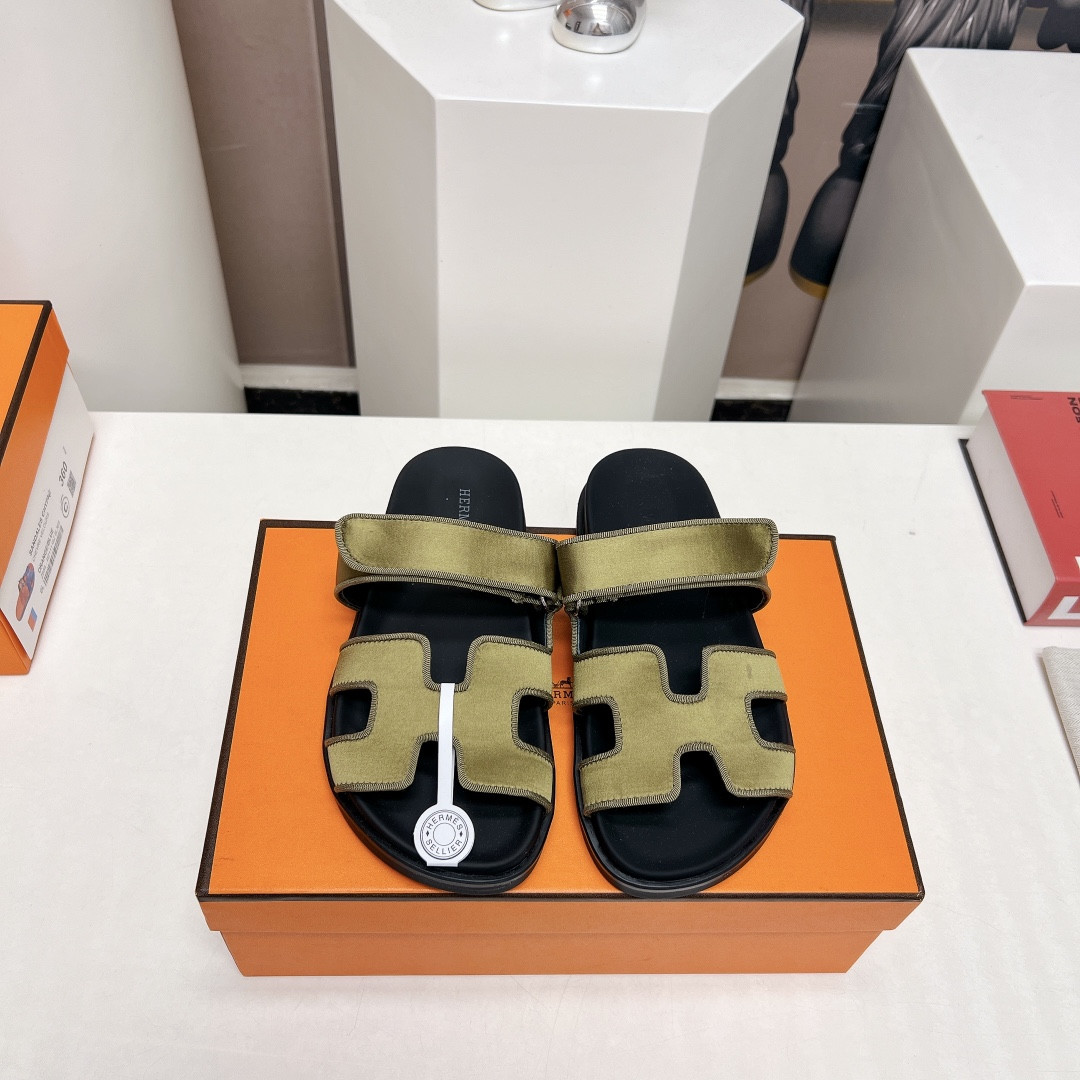 UA H**me5 Chypre sandal
