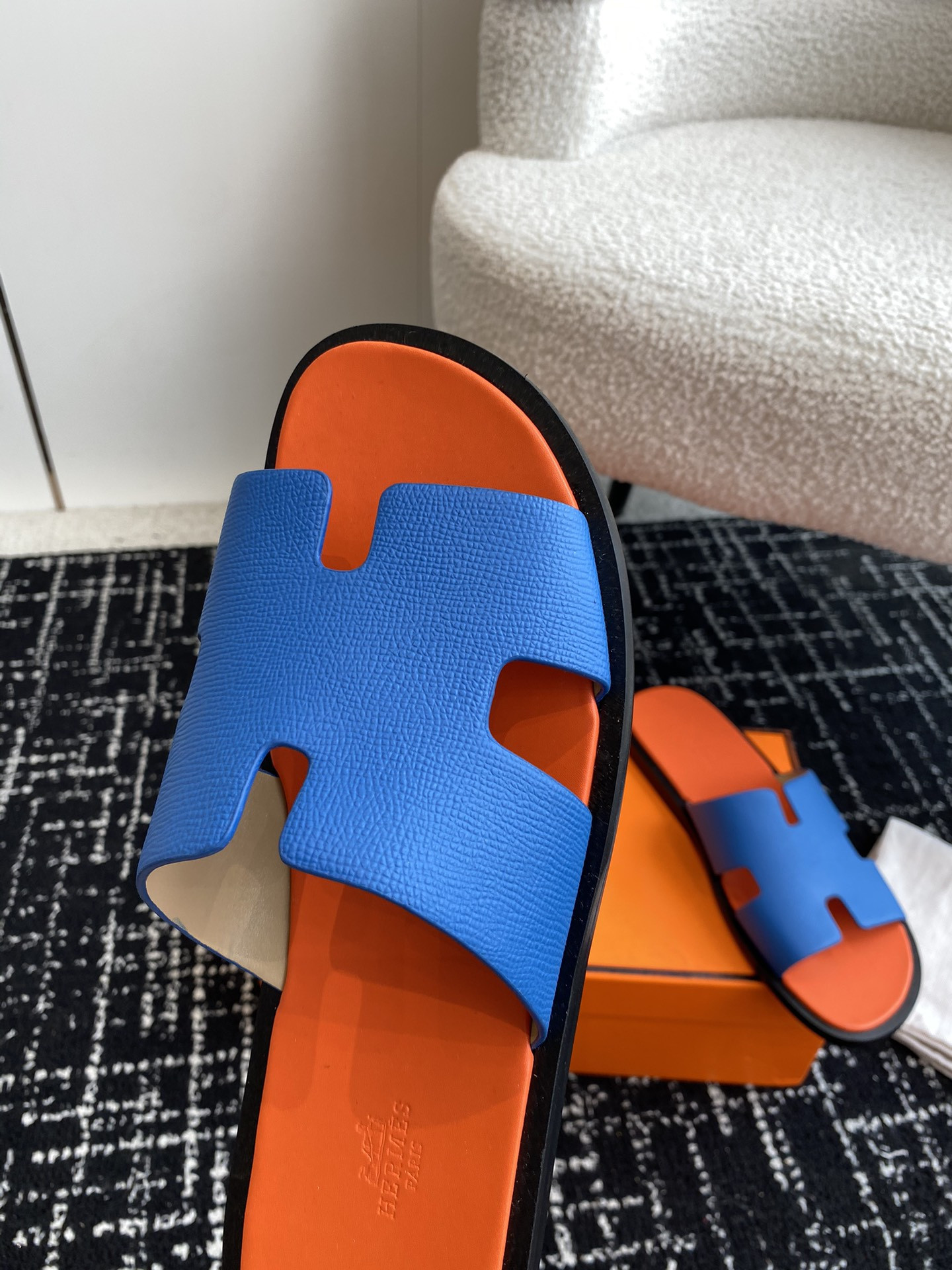 UA H**me5 Izmir sandal