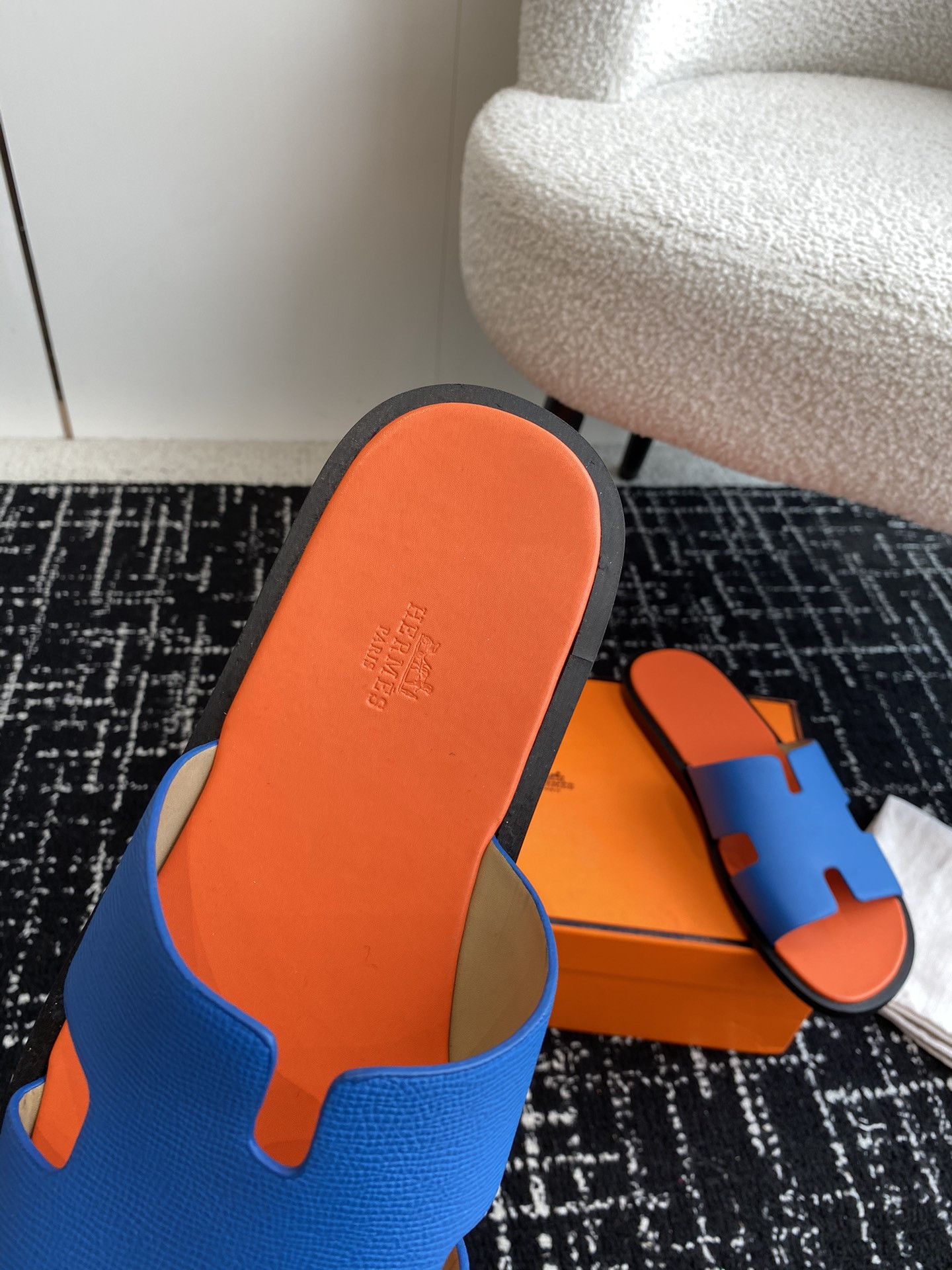 UA H**me5 Izmir sandal