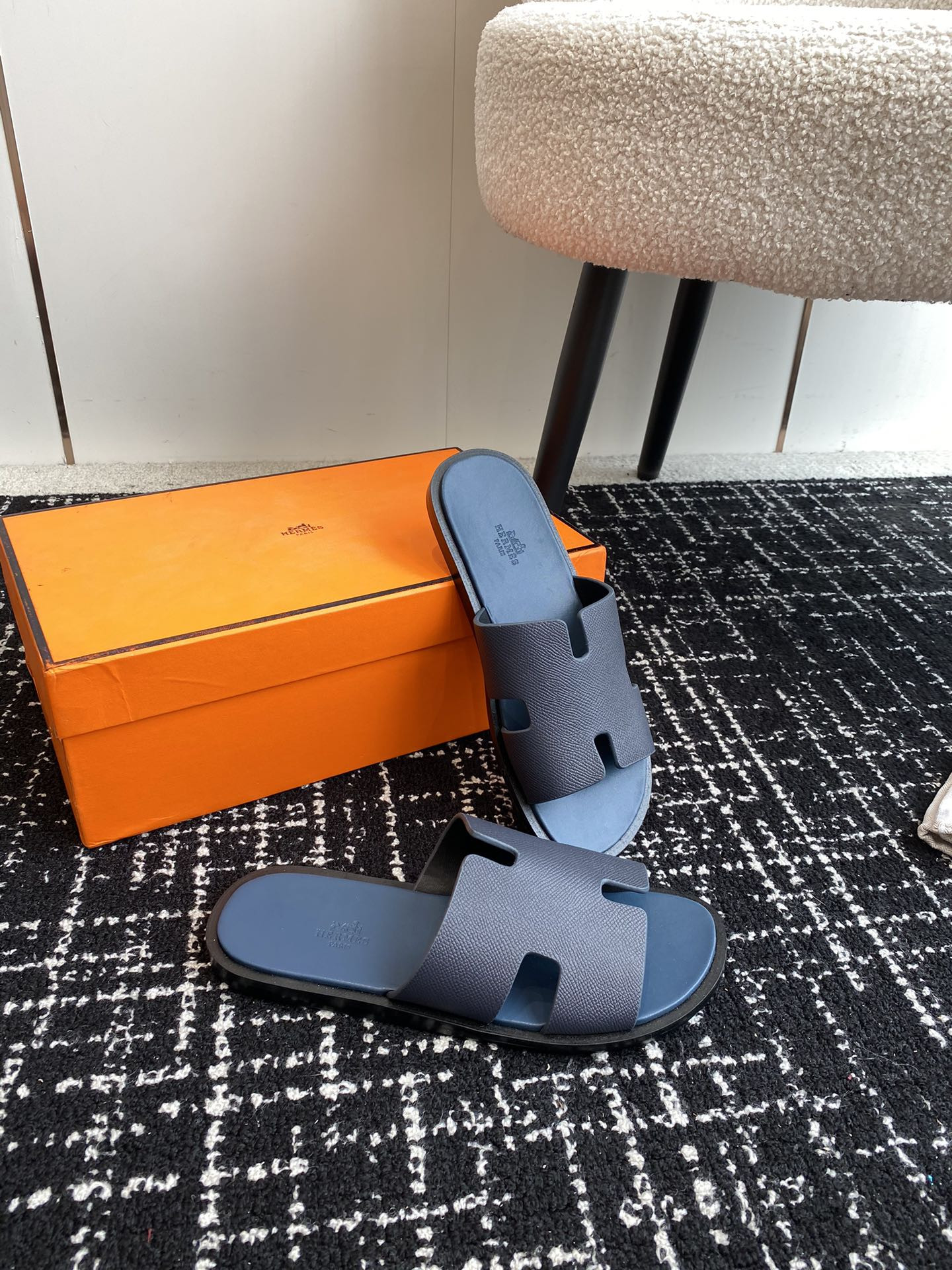 UA H**me5 Izmir sandal