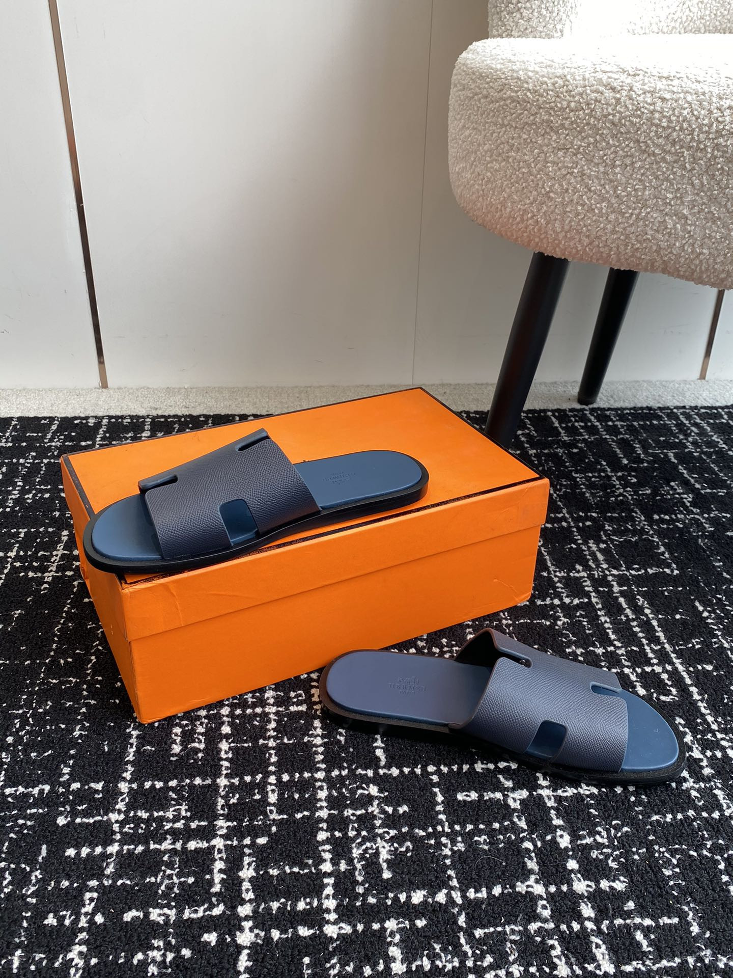 UA H**me5 Izmir sandal