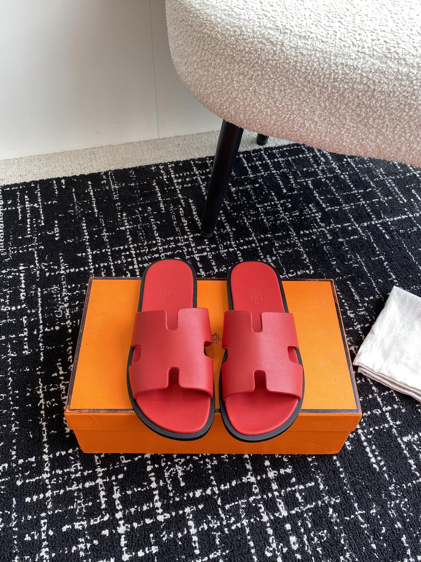 UA H**me5 Izmir sandal
