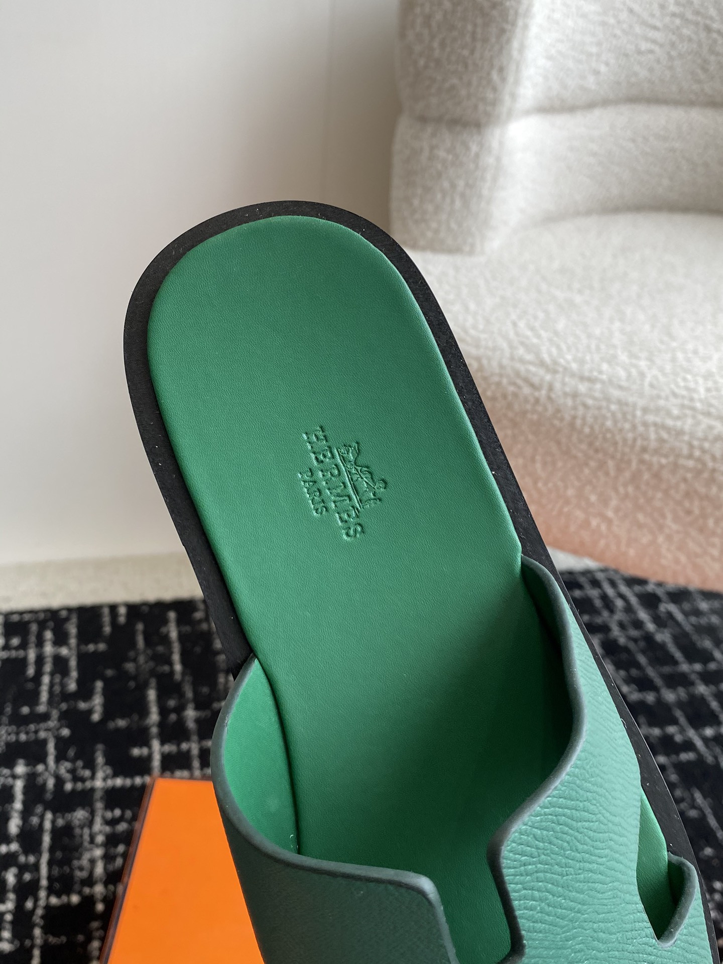 UA H**me5 Izmir sandal