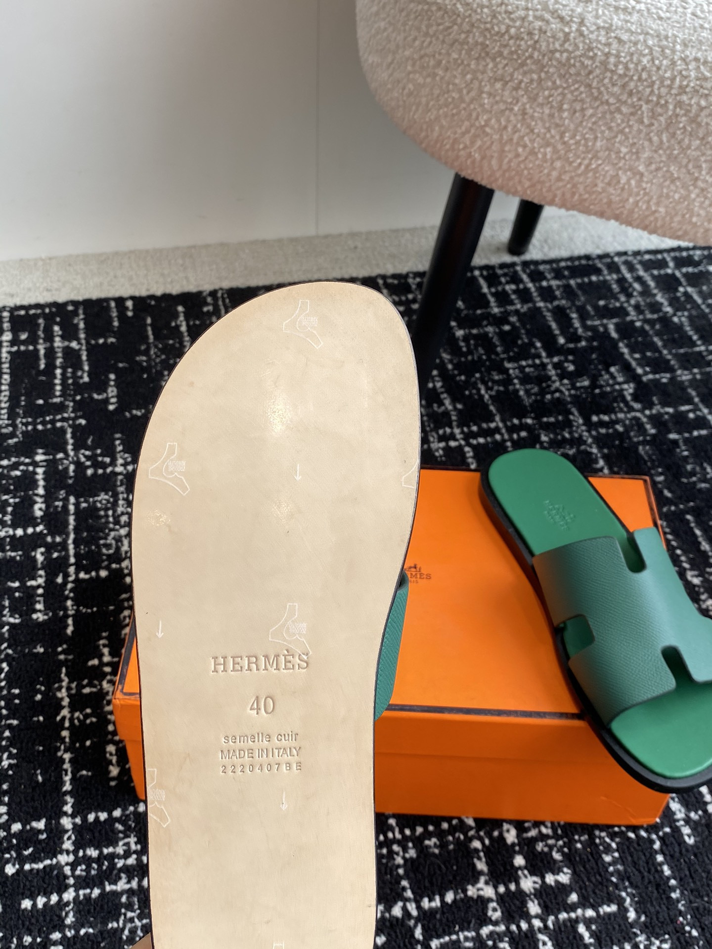 UA H**me5 Izmir sandal