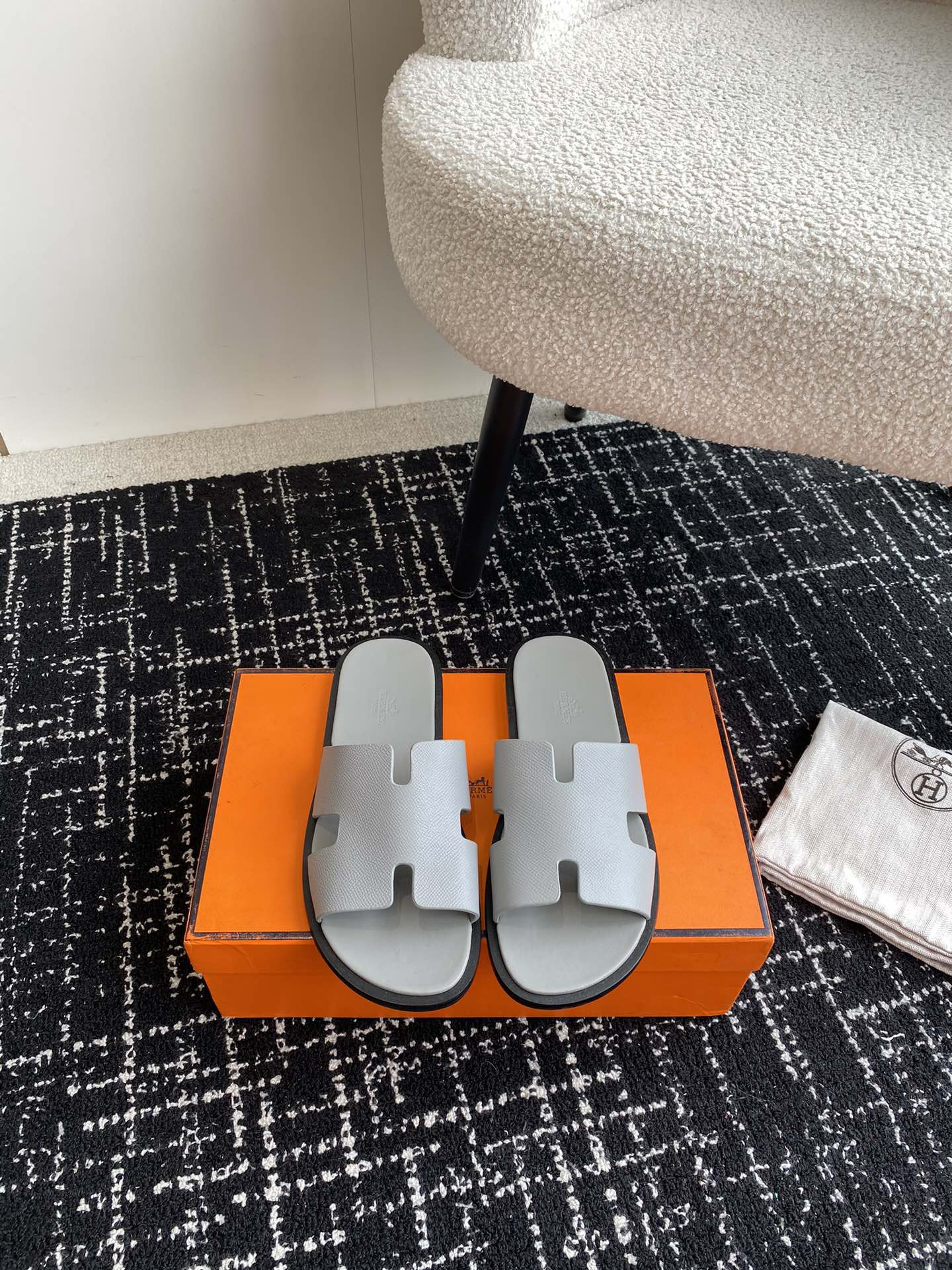 UA H**me5 Izmir sandal
